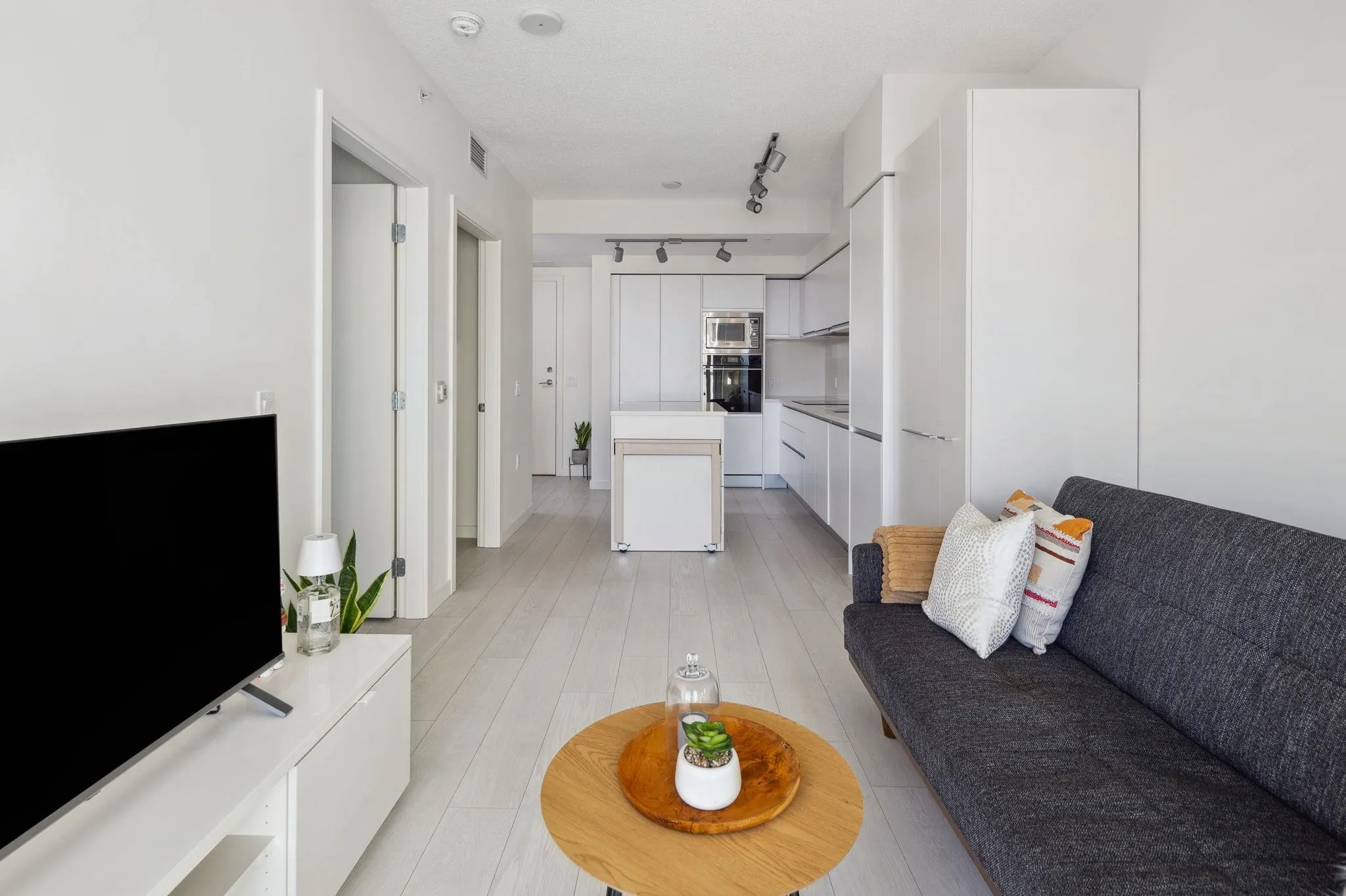 180 E 2nd Avenue #611