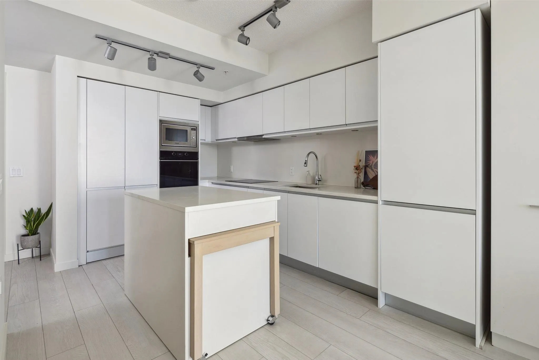 180 E 2nd Avenue #611