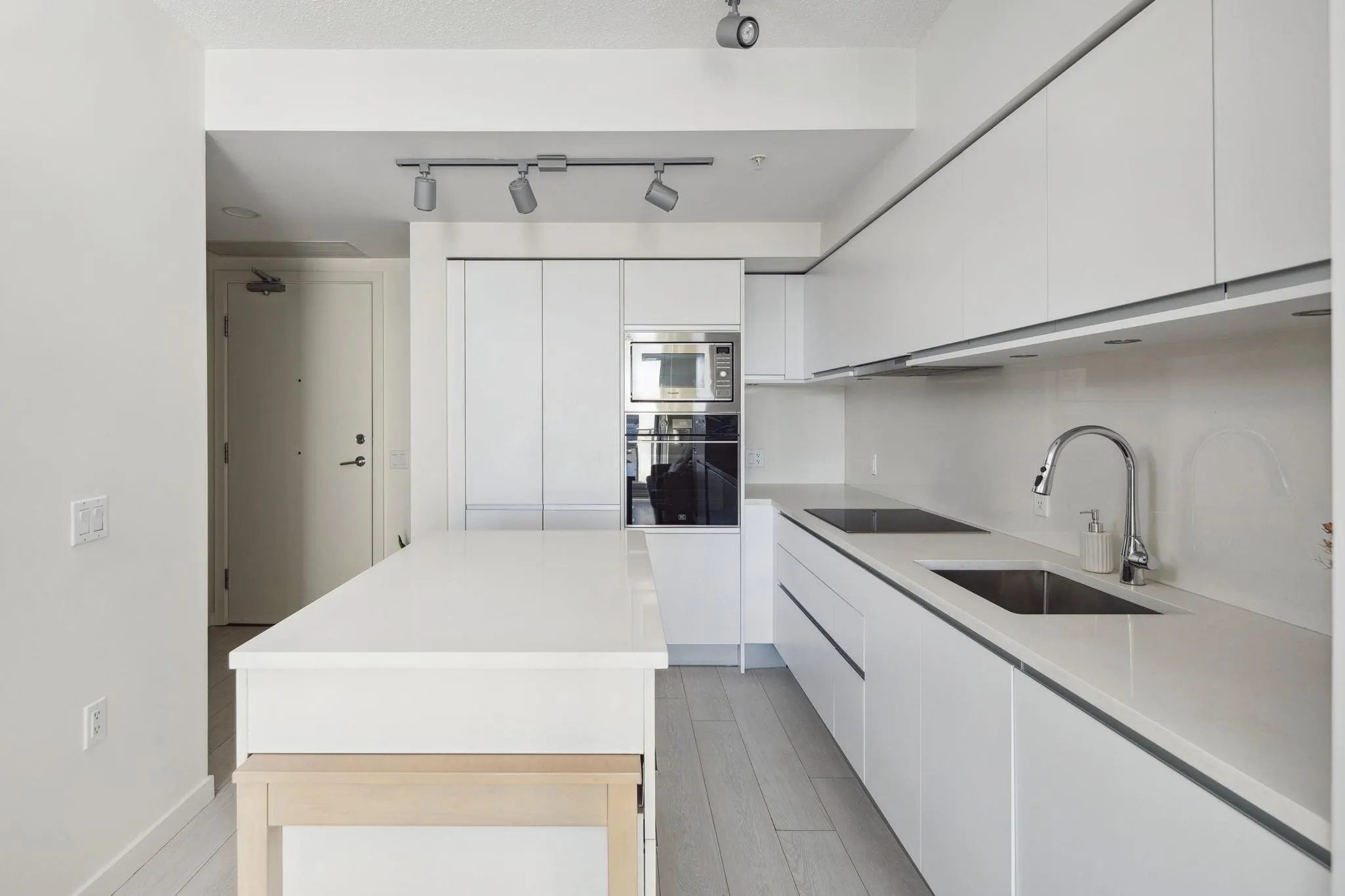 180 E 2nd Avenue #611