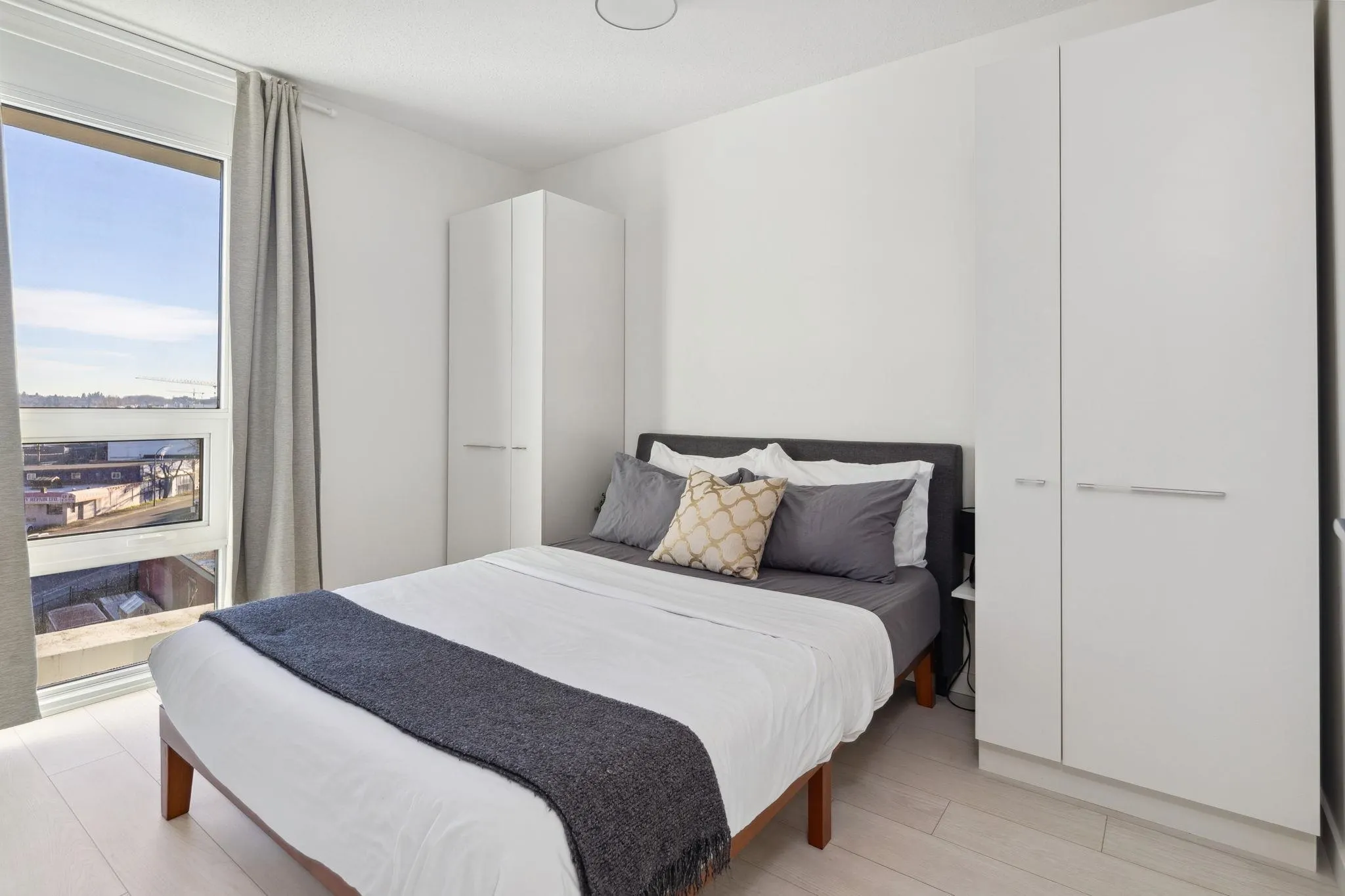 180 E 2nd Avenue #611