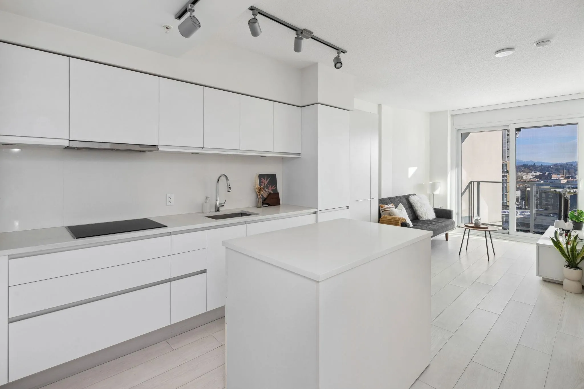 180 E 2nd Avenue #611