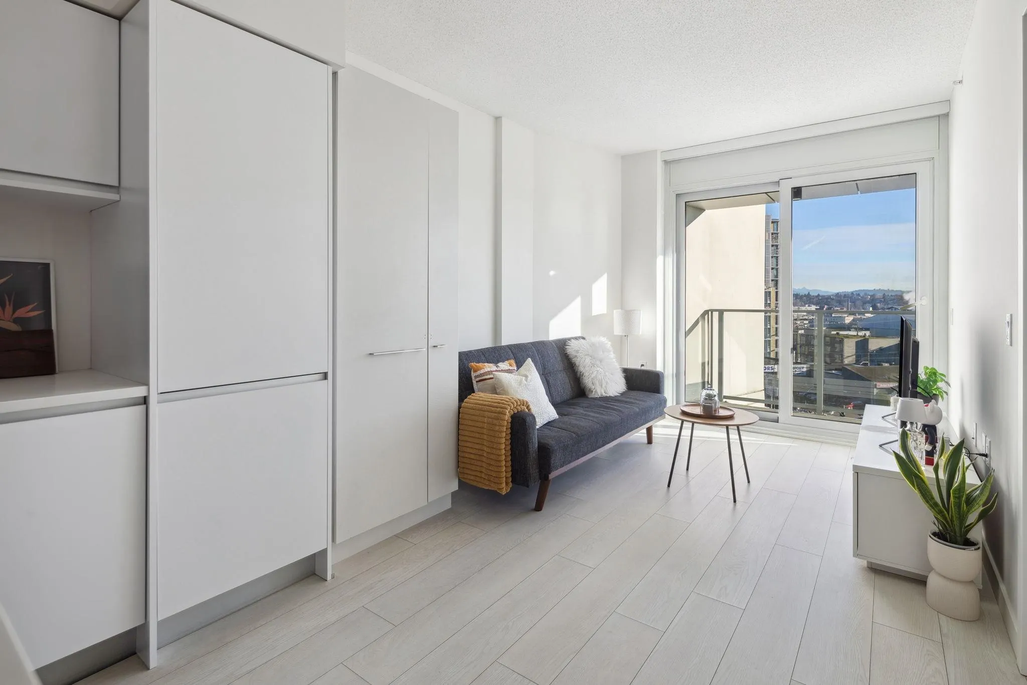 180 E 2nd Avenue #611