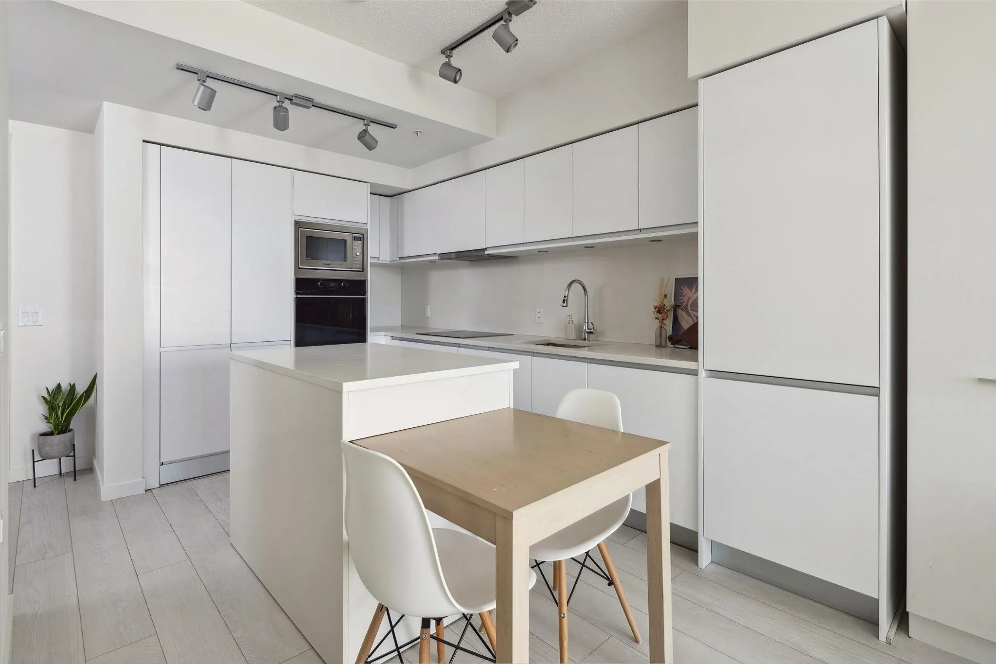 180 E 2nd Avenue #611