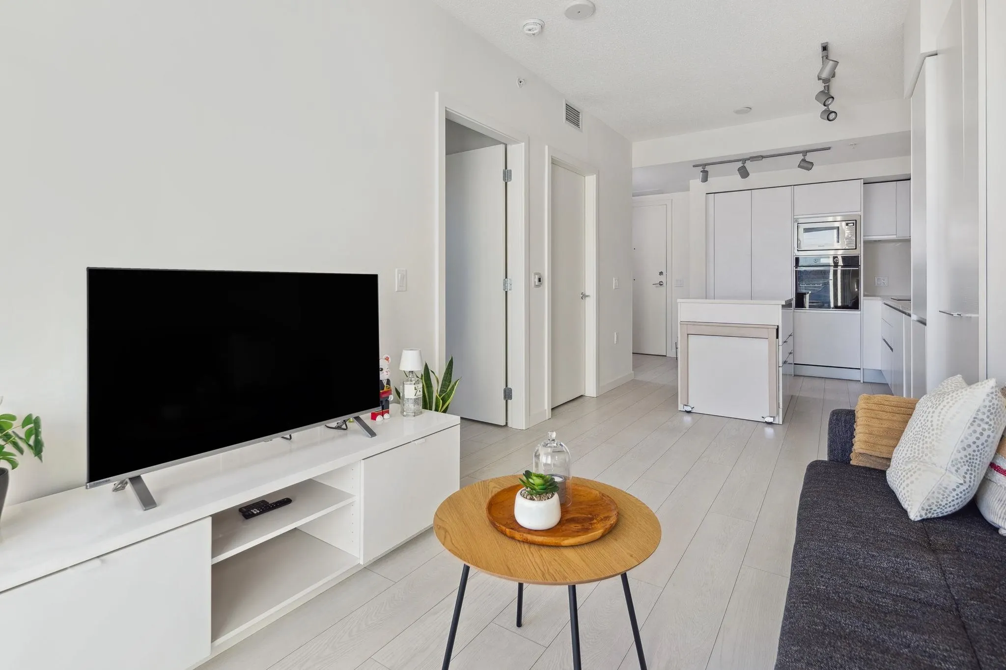 180 E 2nd Avenue #611