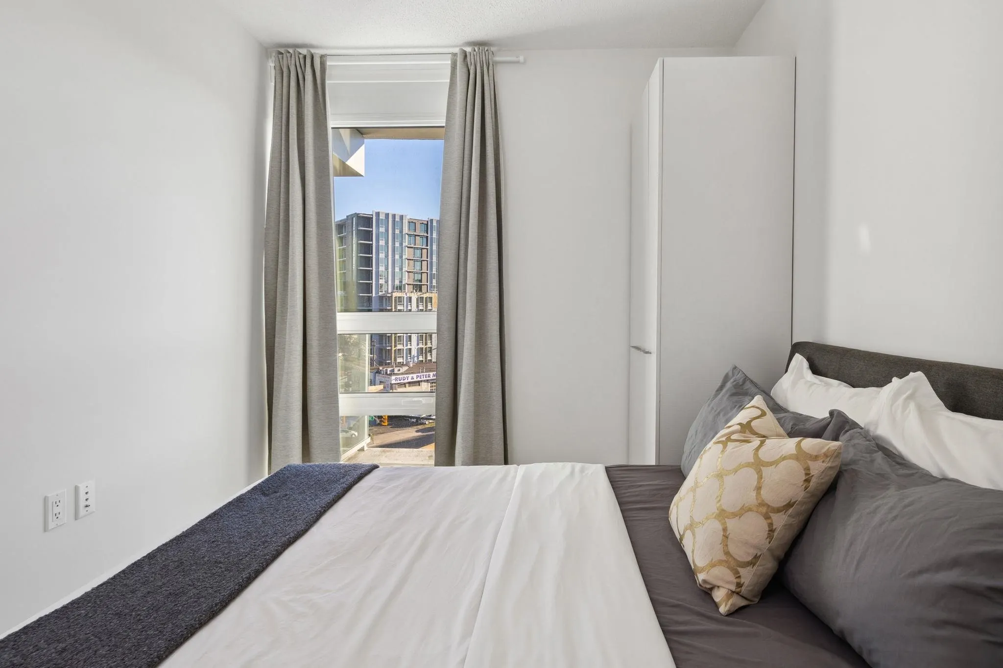 180 E 2nd Avenue #611