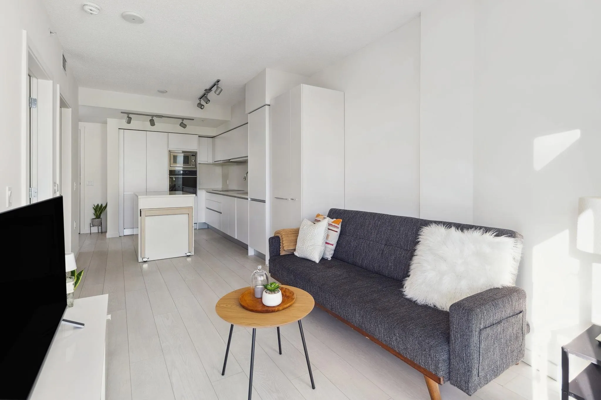 180 E 2nd Avenue #611