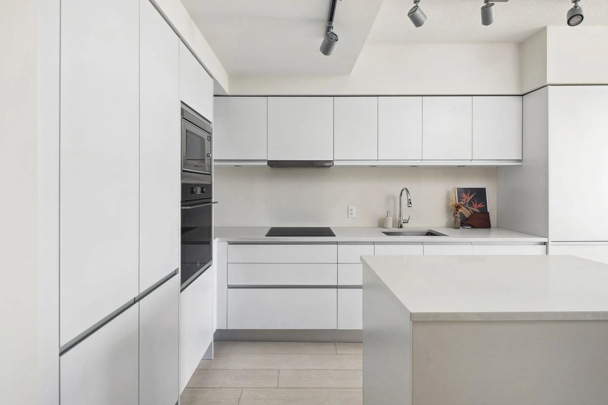 180 E 2nd Avenue #611