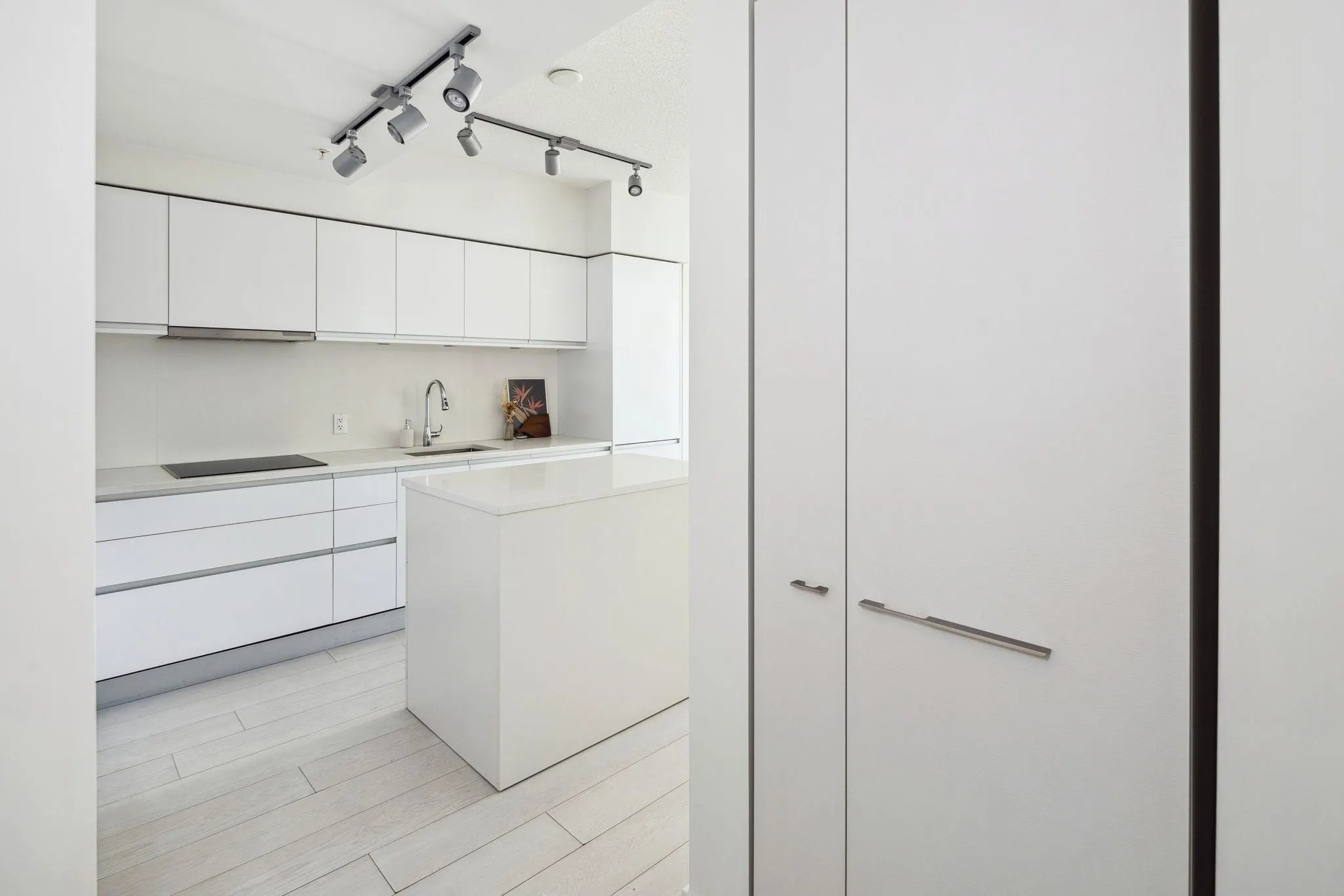 180 E 2nd Avenue #611