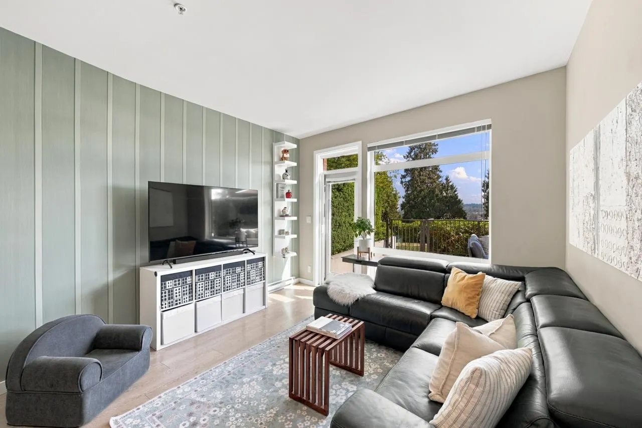 22 E Royal Avenue #127