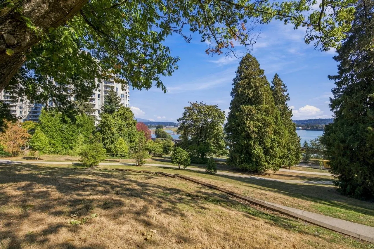 22 E Royal Avenue #127