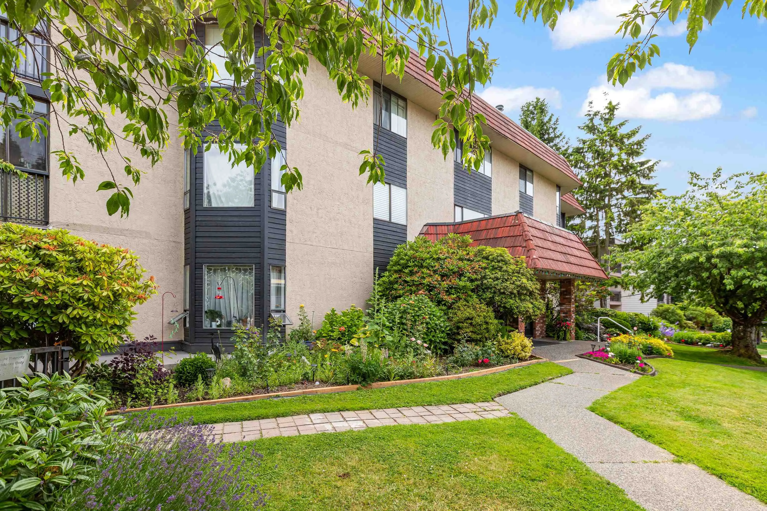 1458 Blackwood Street #204
