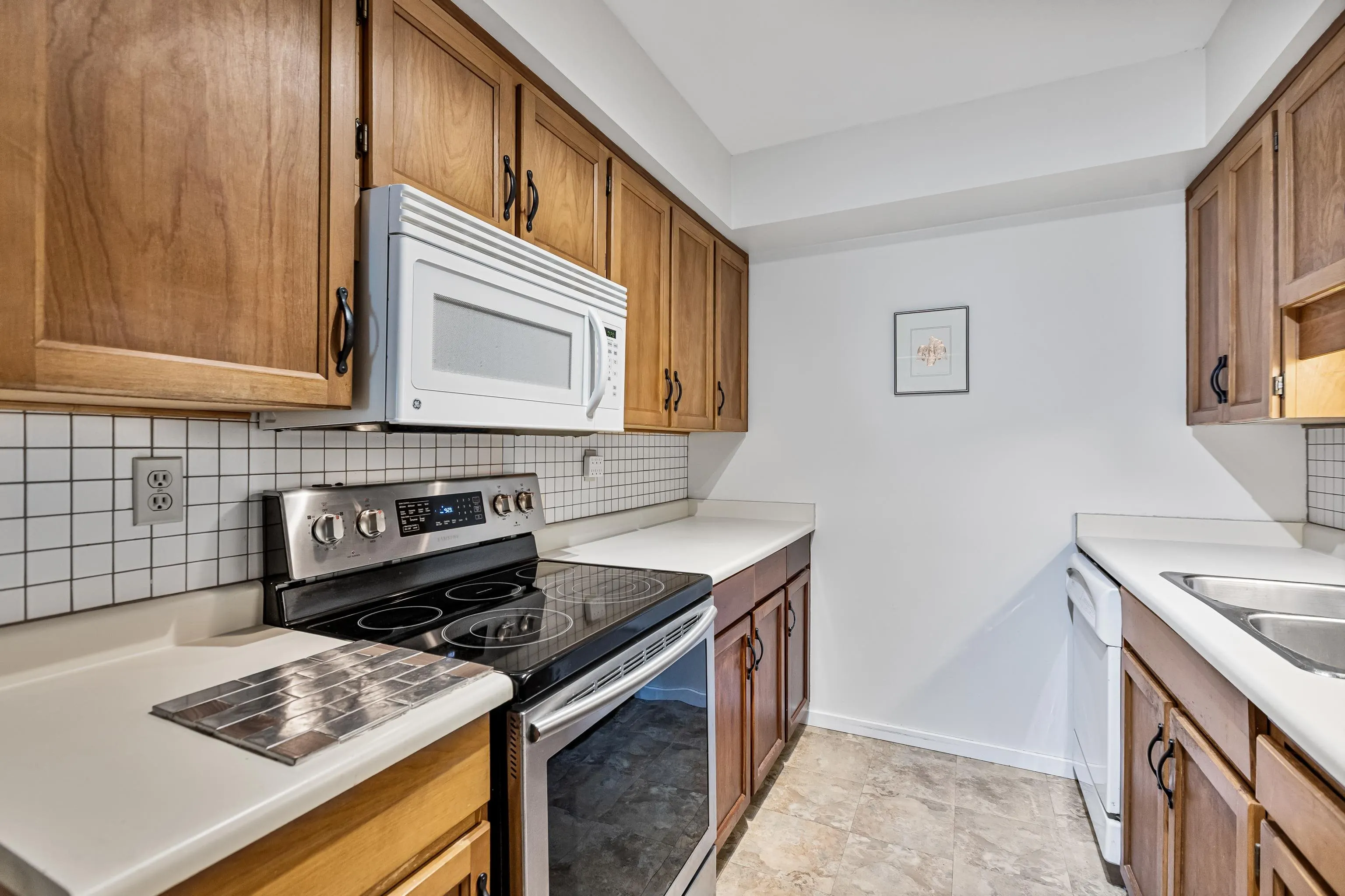 1458 Blackwood Street #204
