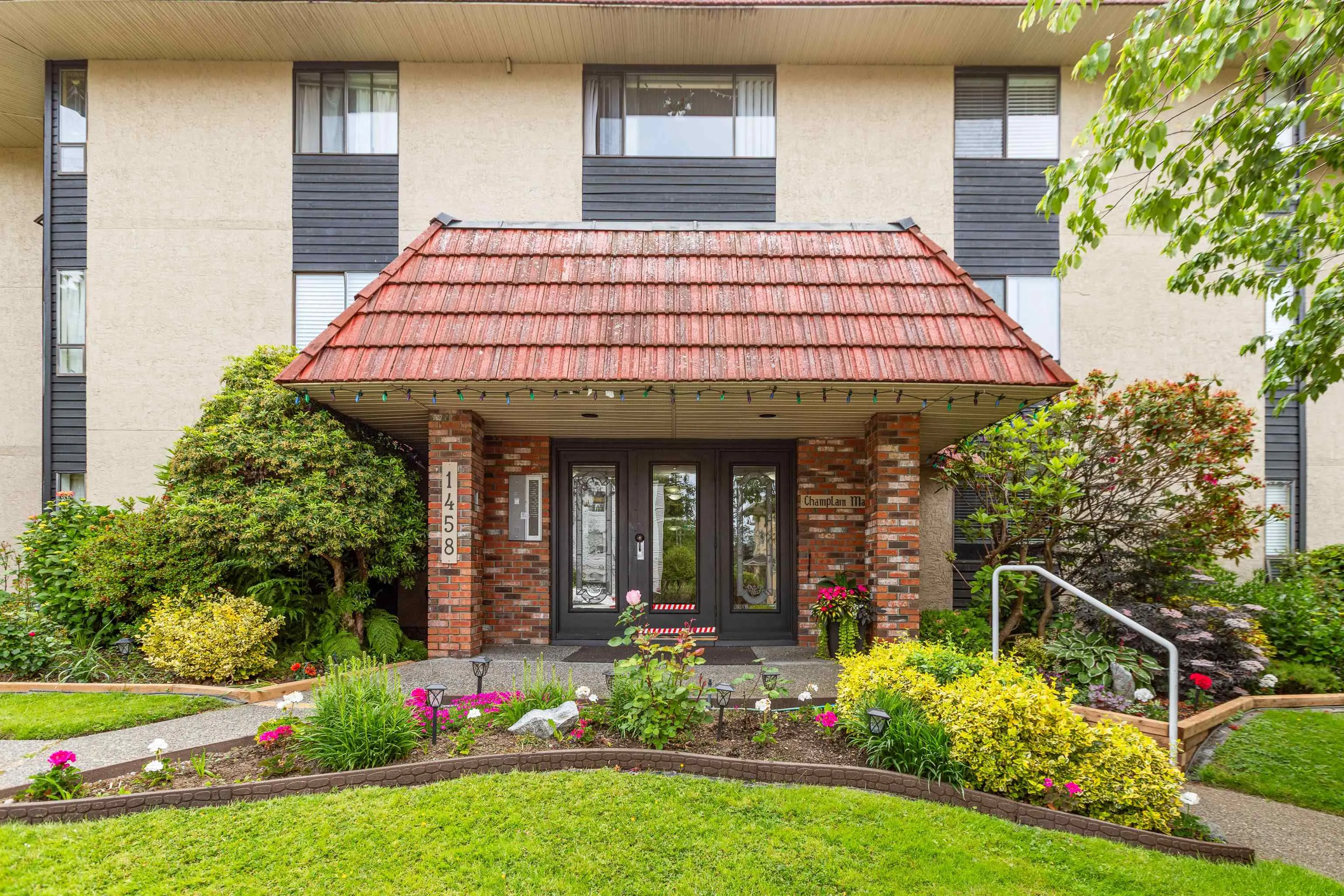 1458 Blackwood Street #204