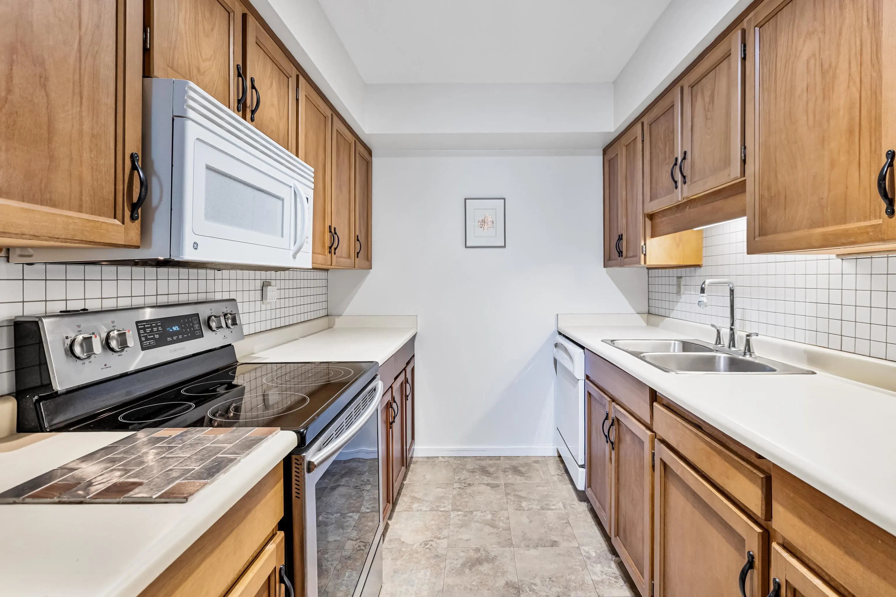 1458 Blackwood Street #204