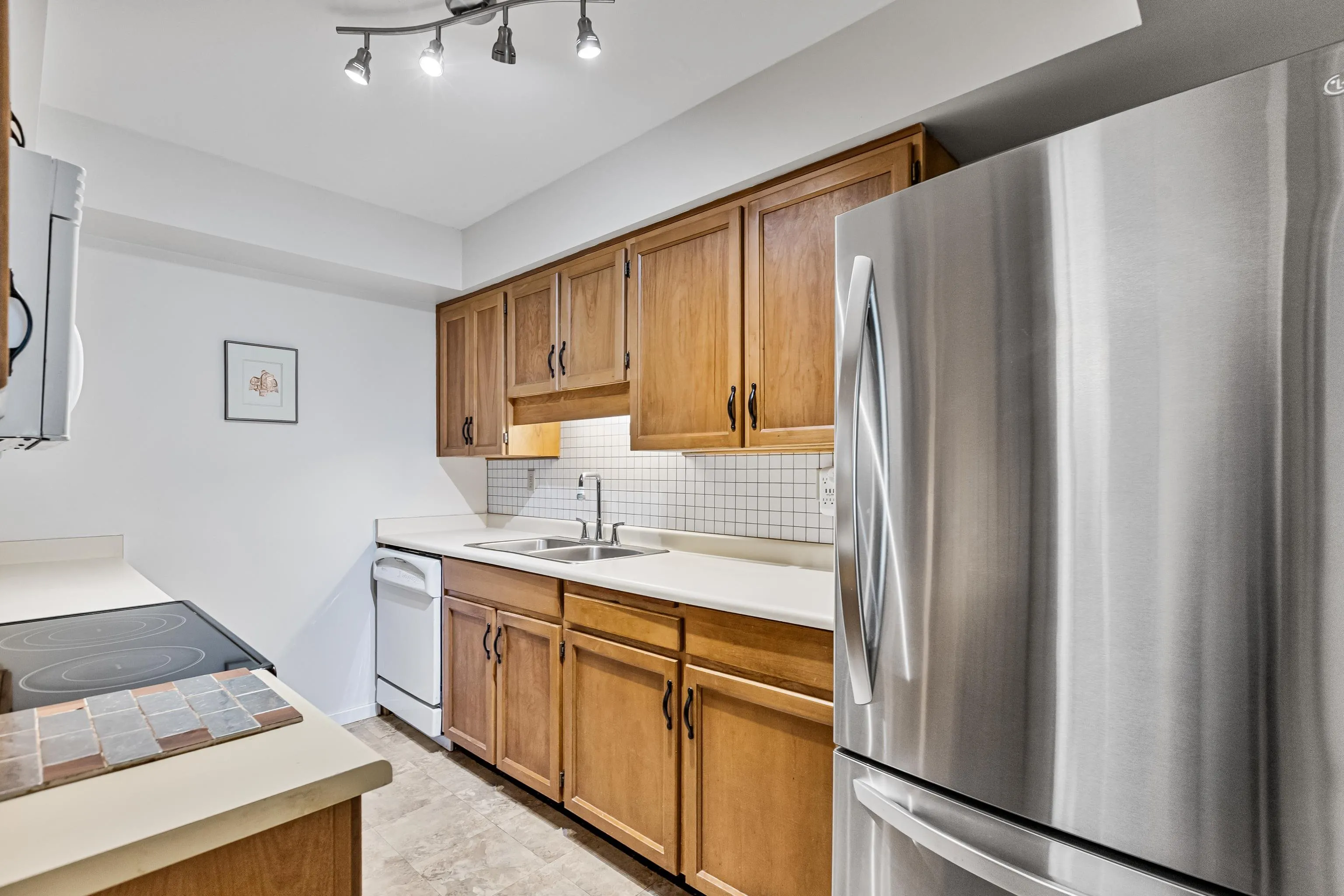 1458 Blackwood Street #204
