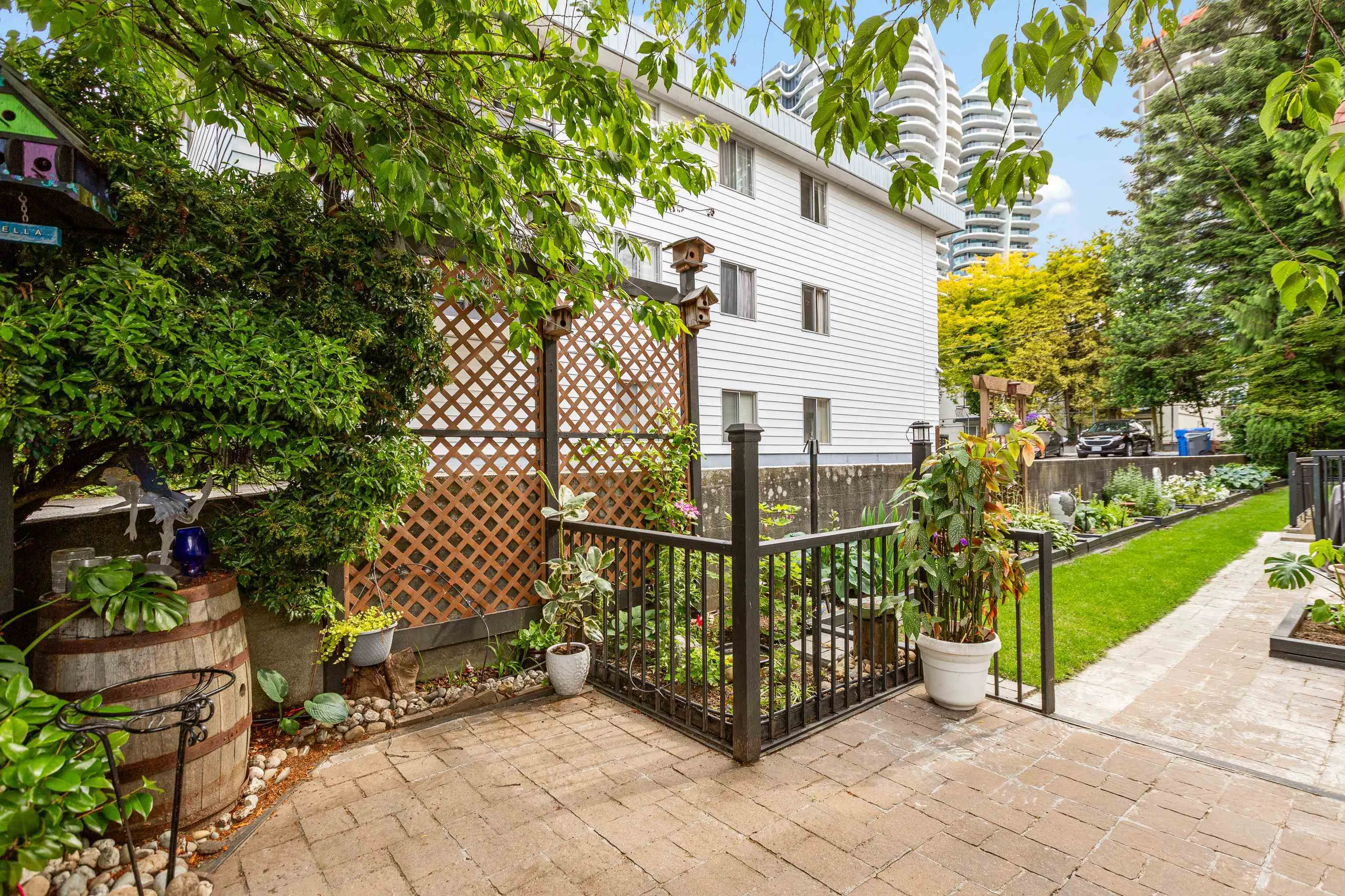 1458 Blackwood Street #204
