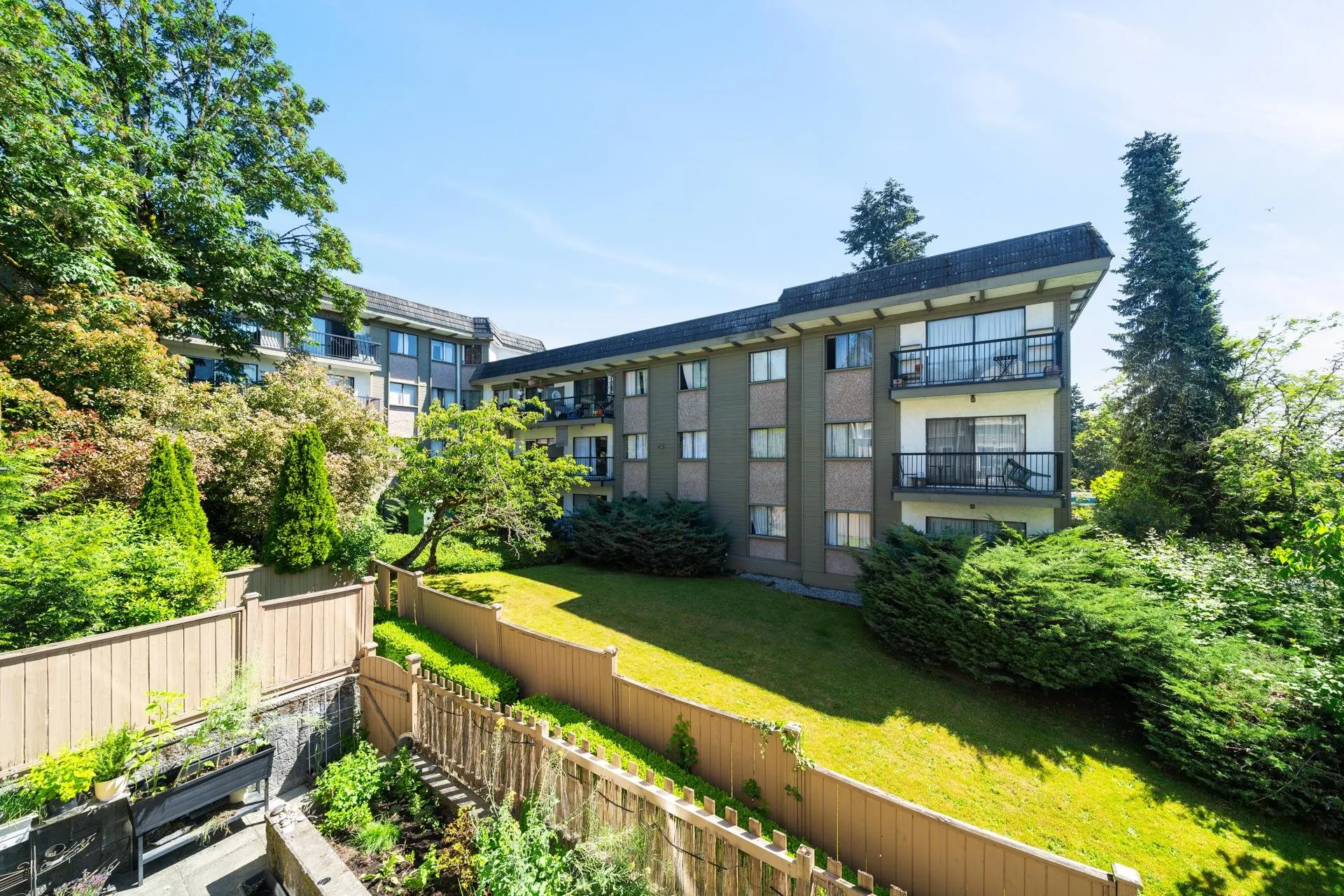 368 Ellesmere Avenue #223