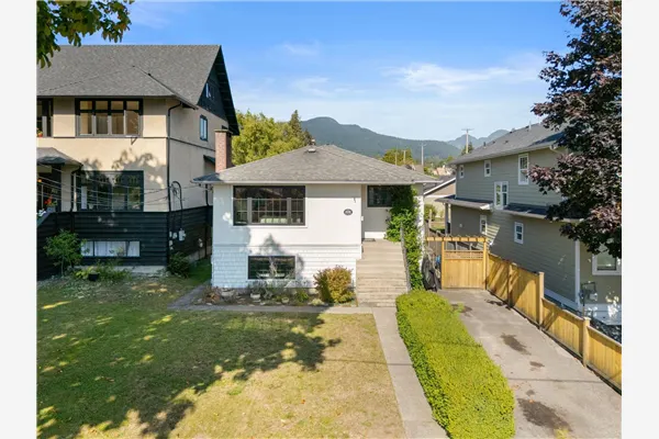 626 E 13th Street