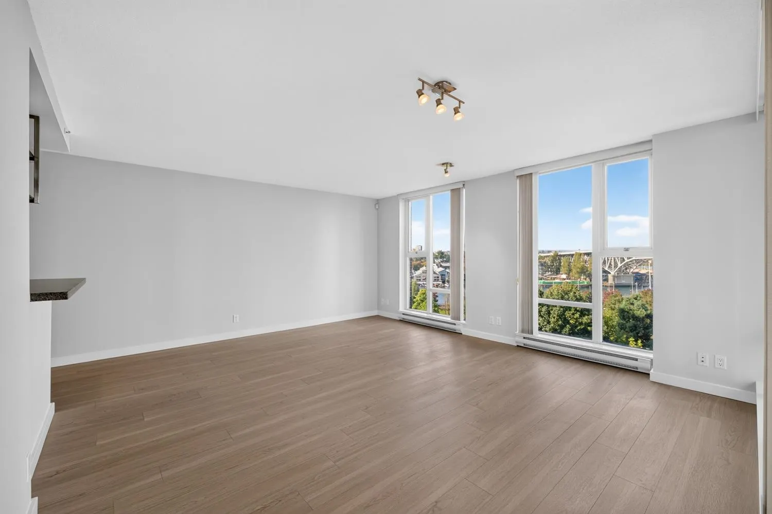 455 Beach Crescent #906