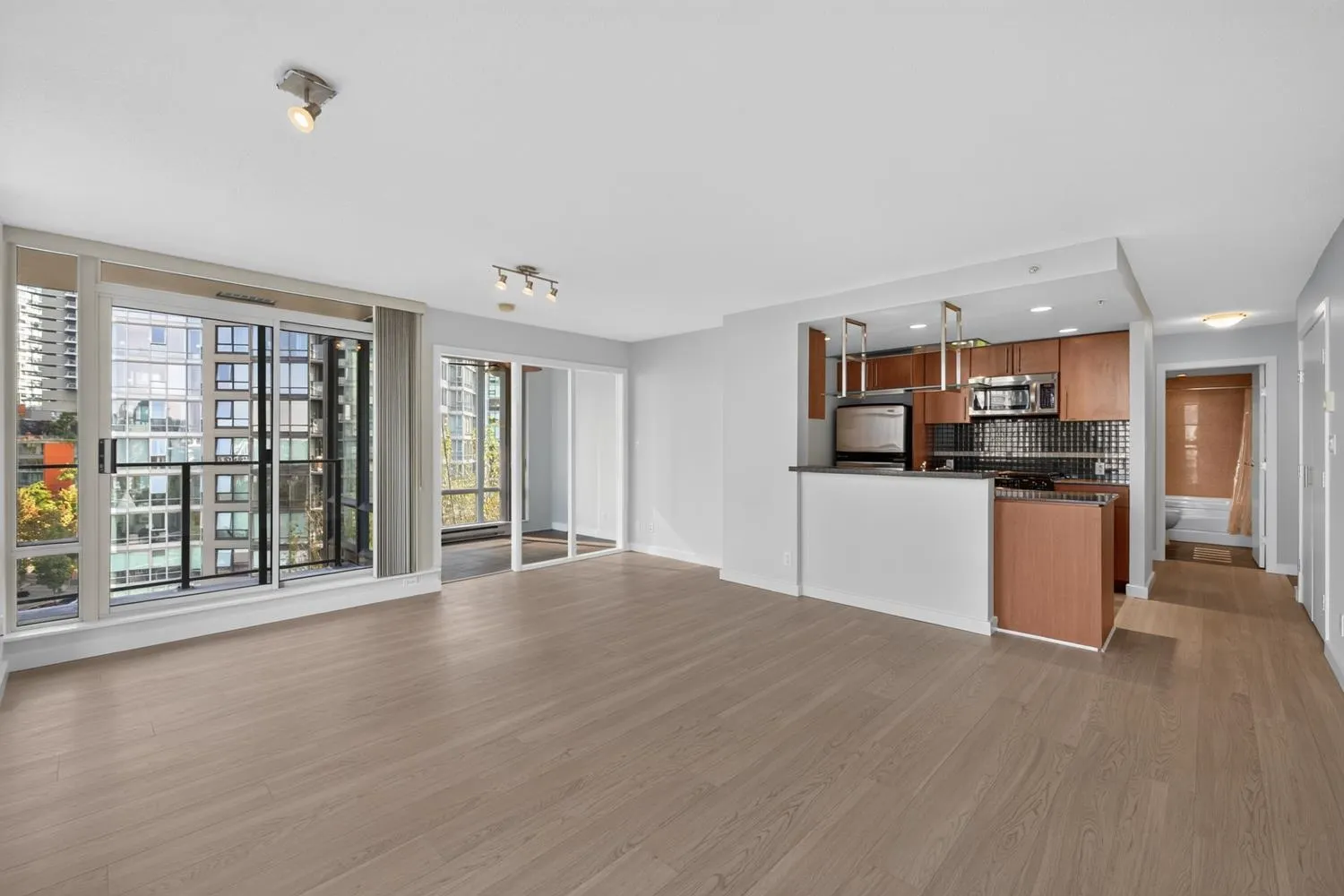 455 Beach Crescent #906