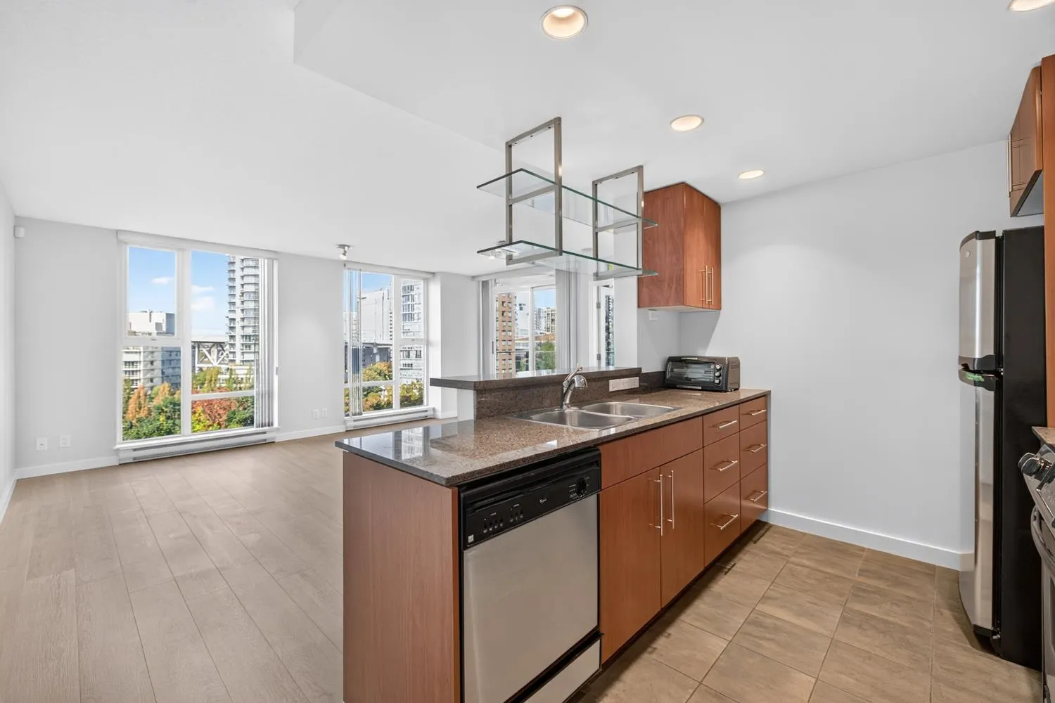 455 Beach Crescent #906