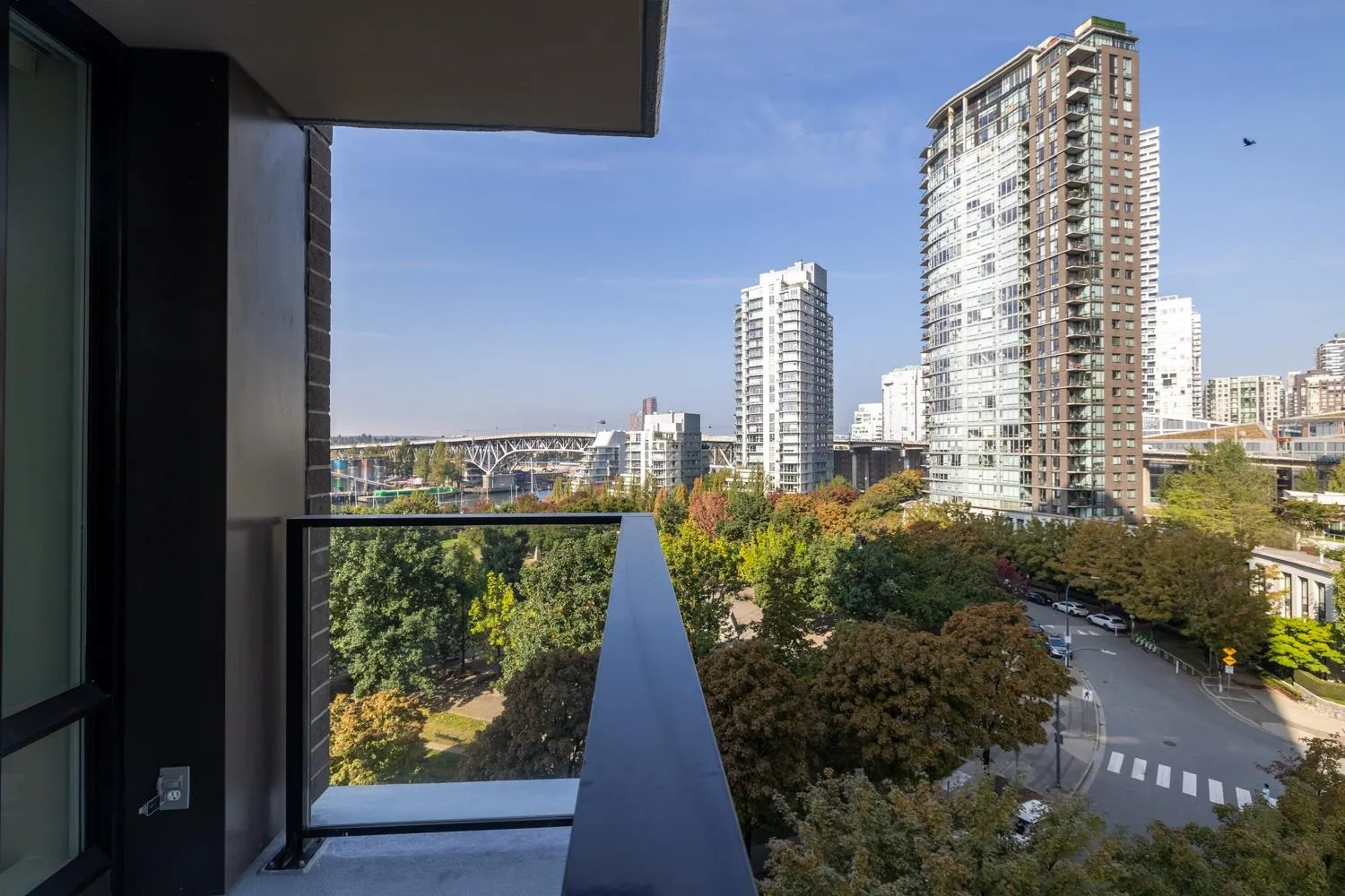 455 Beach Crescent #906