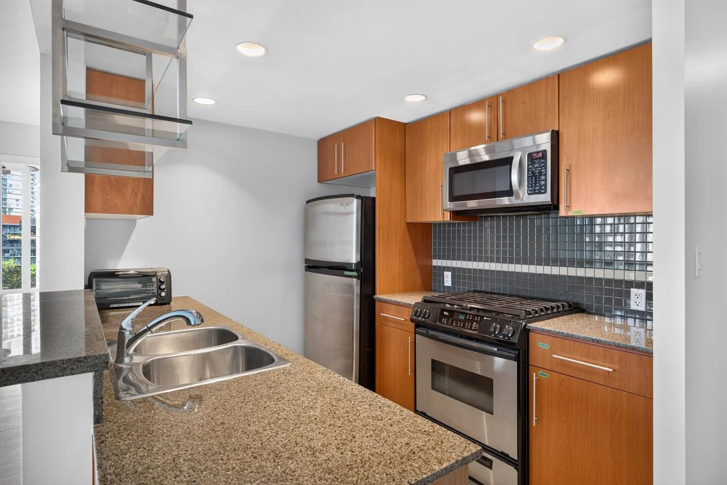 455 Beach Crescent #906