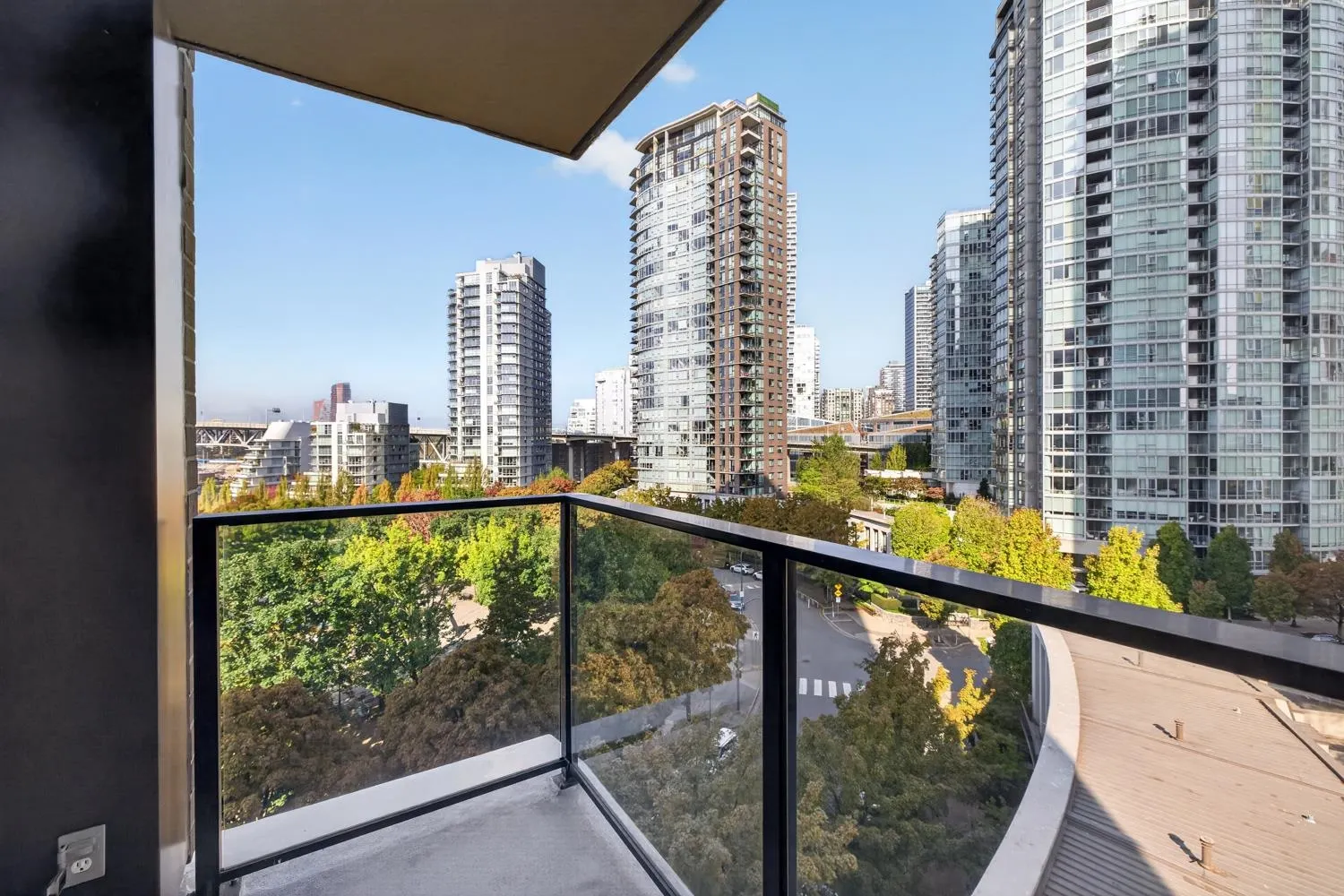 455 Beach Crescent #906