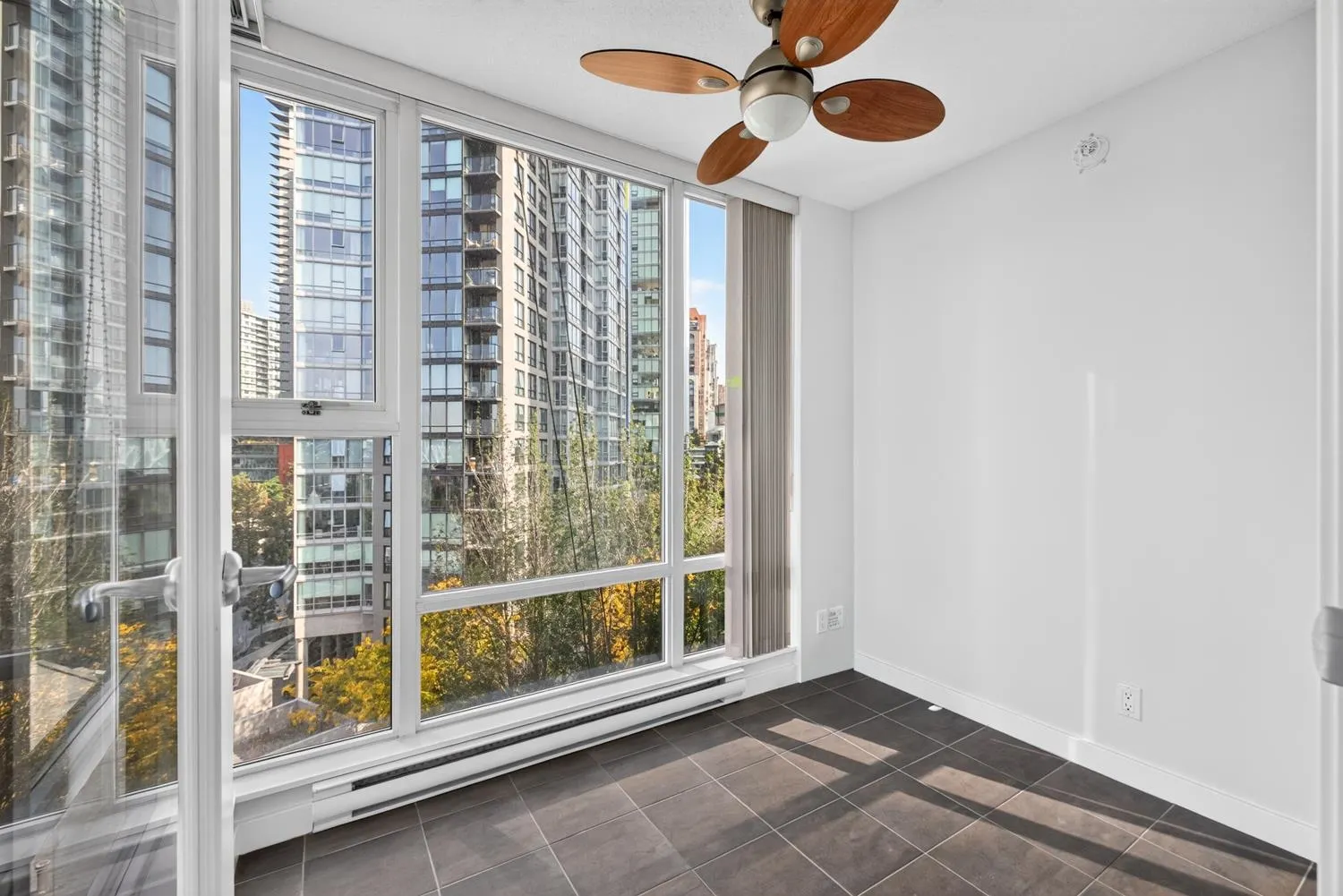 455 Beach Crescent #906