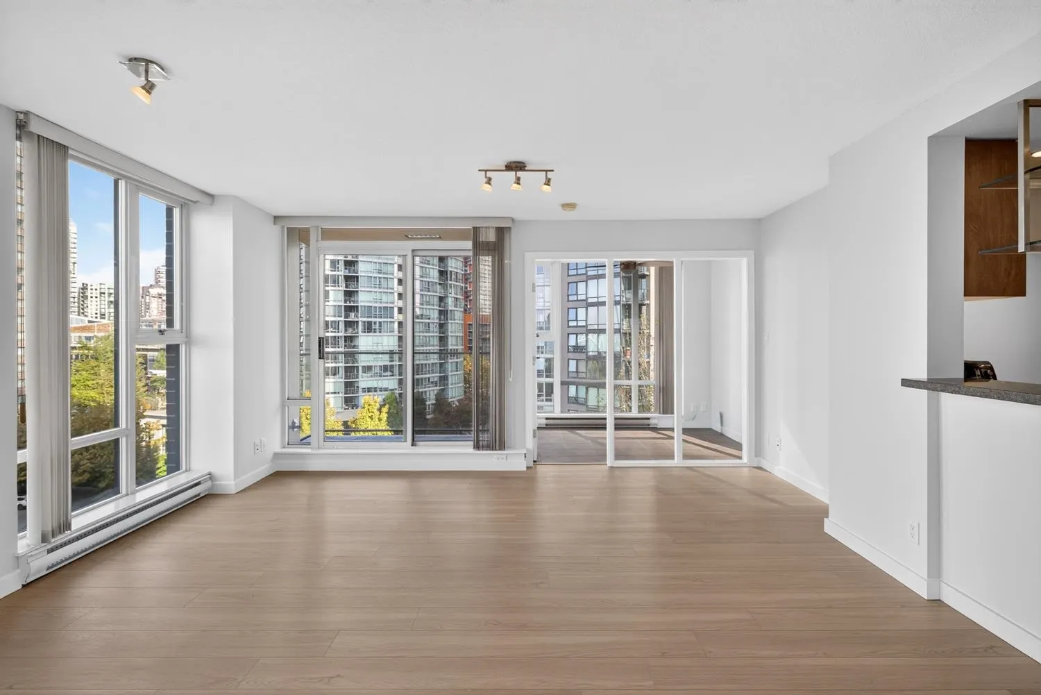 455 Beach Crescent #906