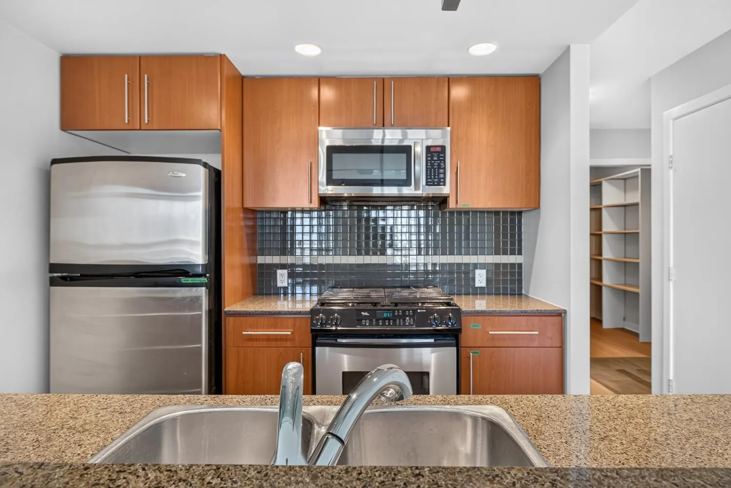 455 Beach Crescent #906