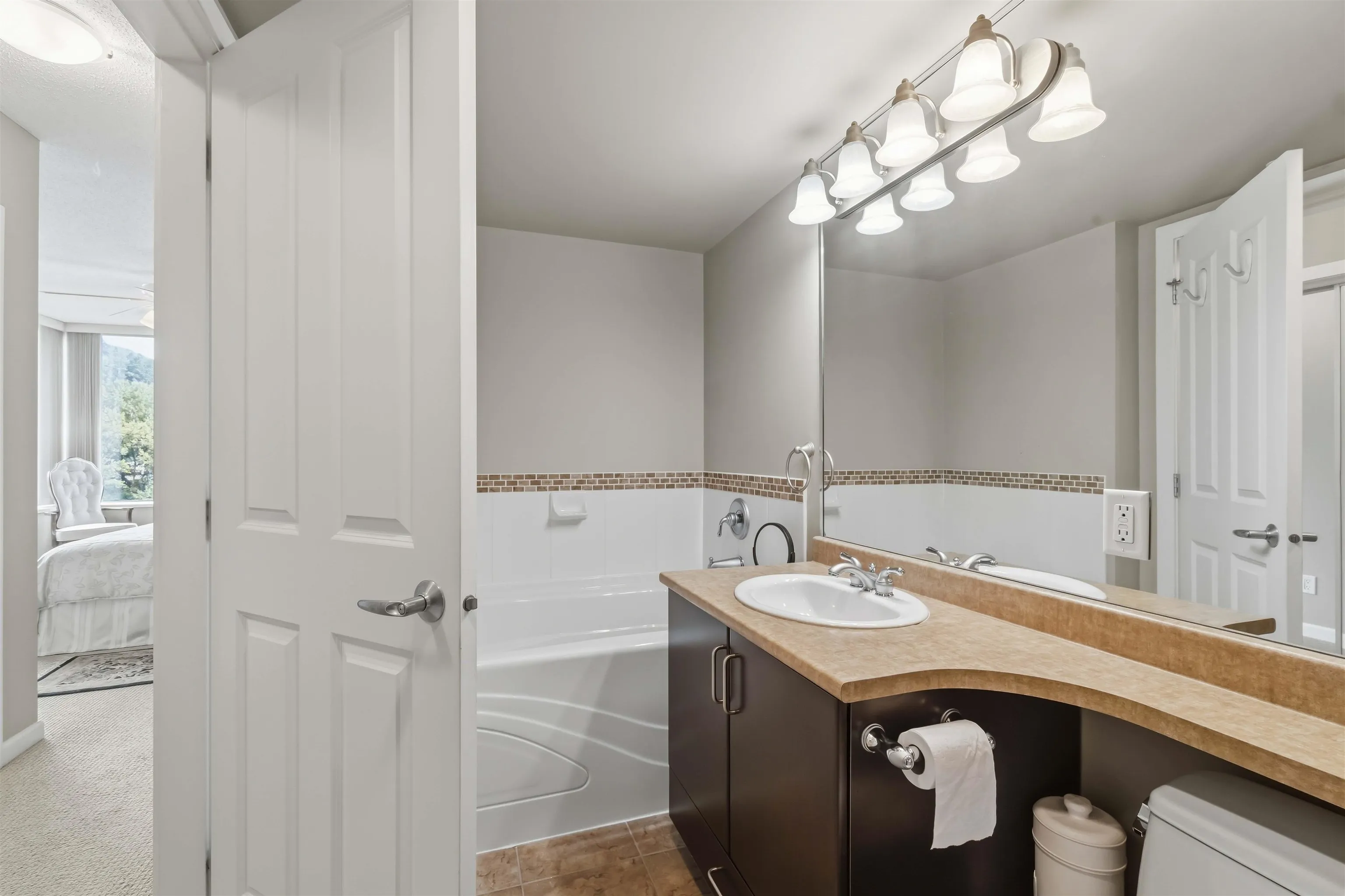 295 Guildford Way #1006