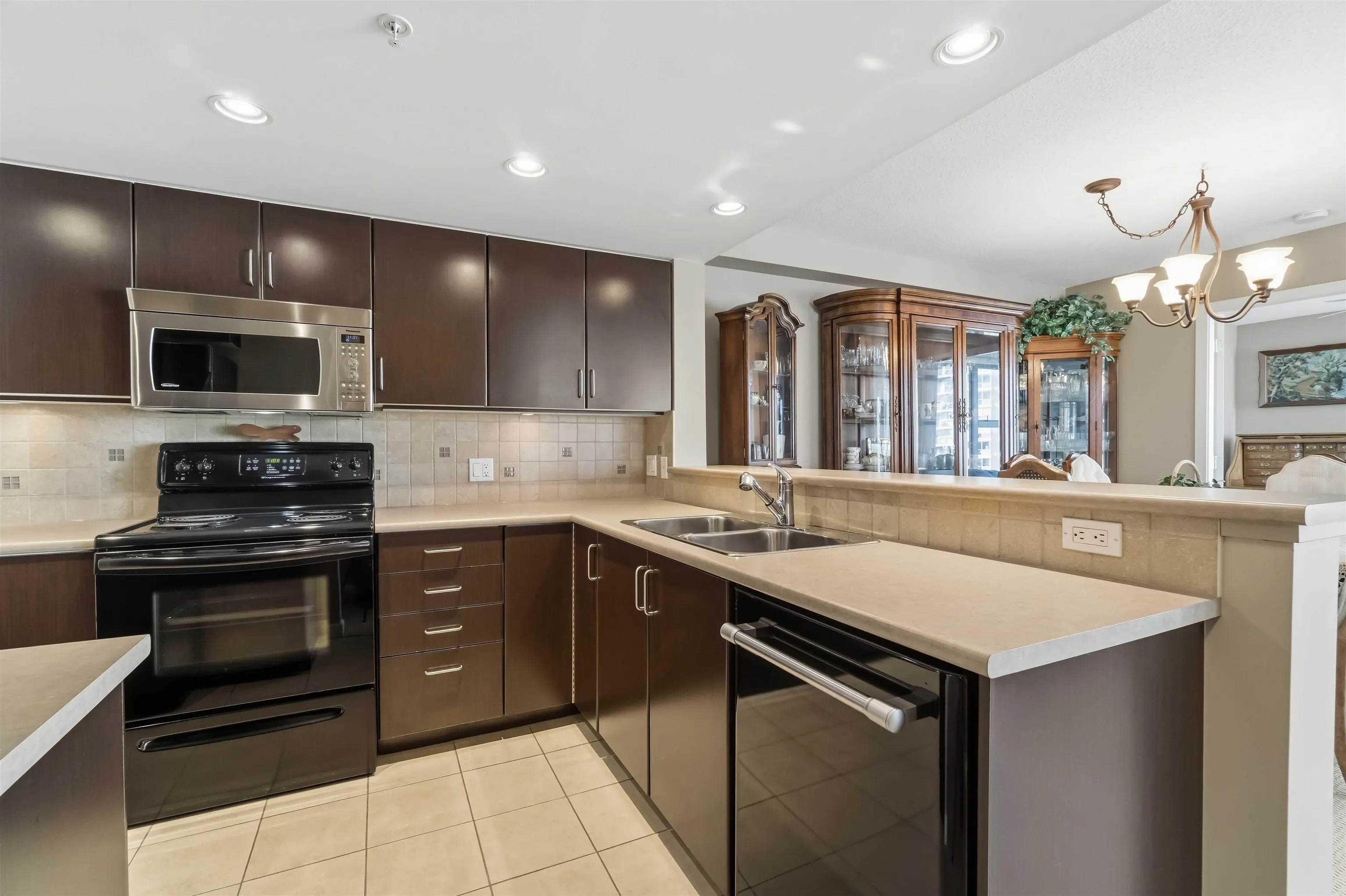 295 Guildford Way #1006