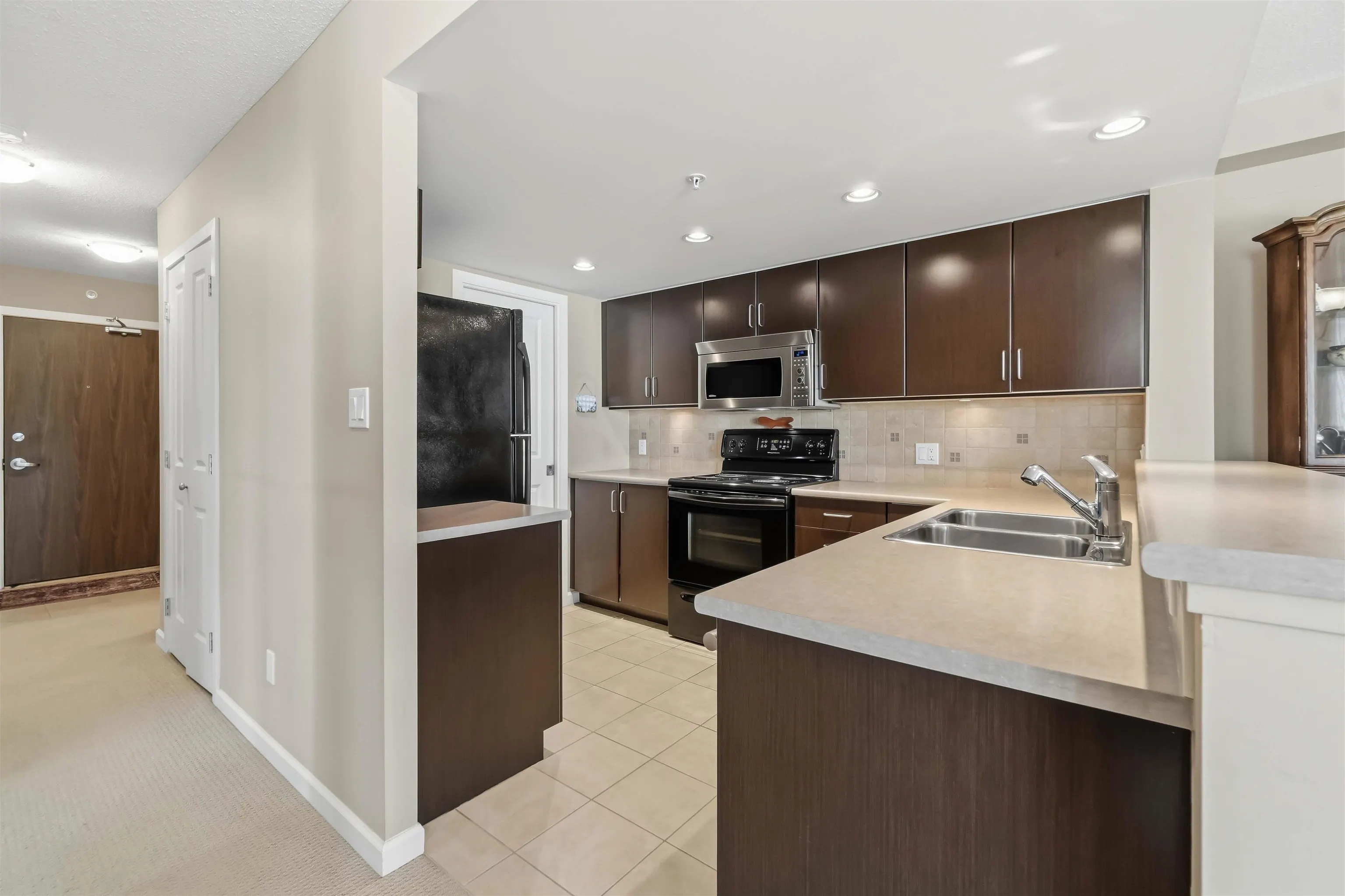 295 Guildford Way #1006