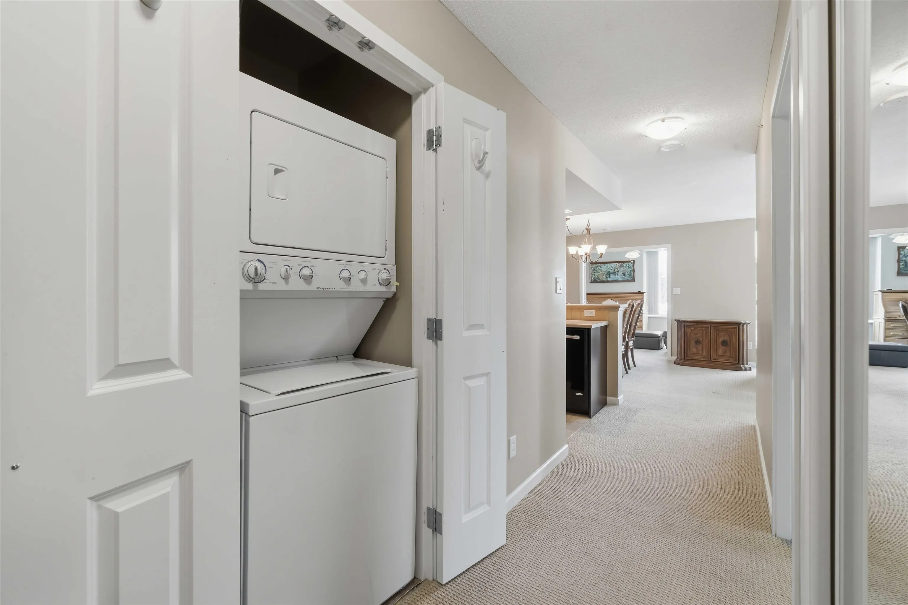 295 Guildford Way #1006