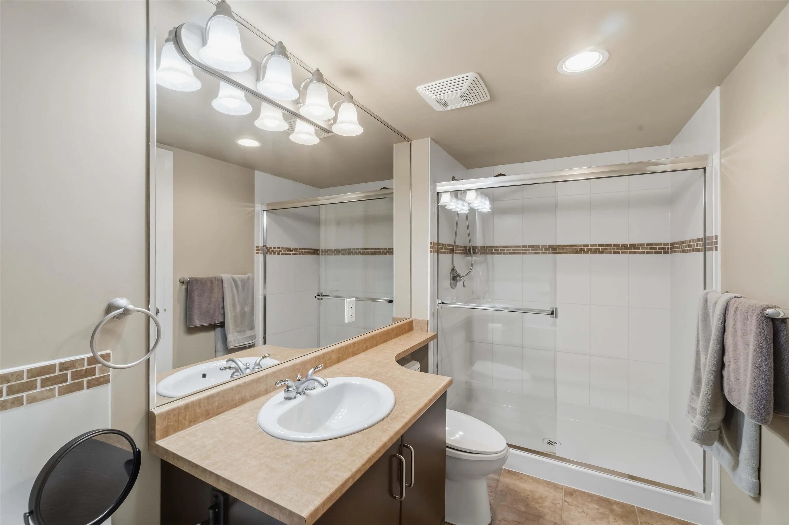295 Guildford Way #1006