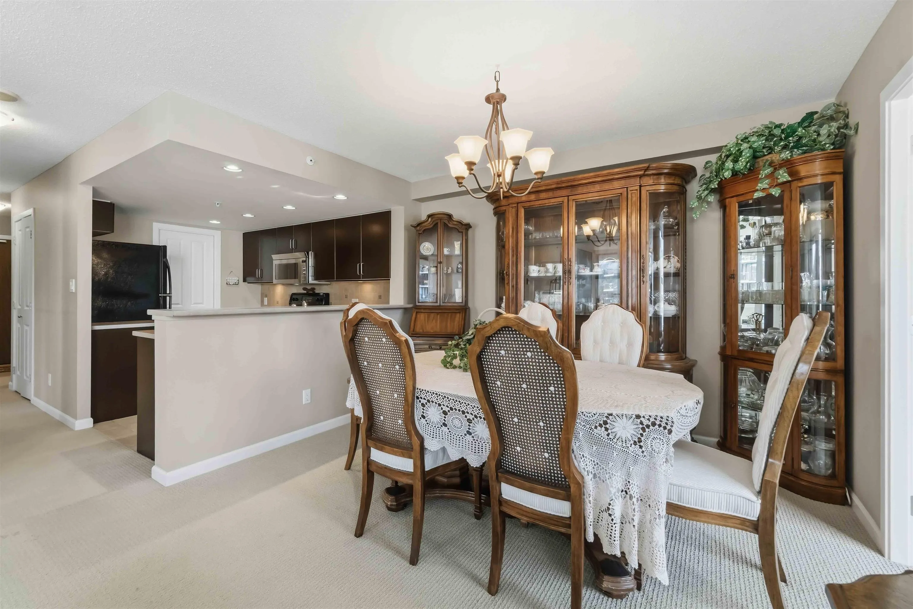295 Guildford Way #1006