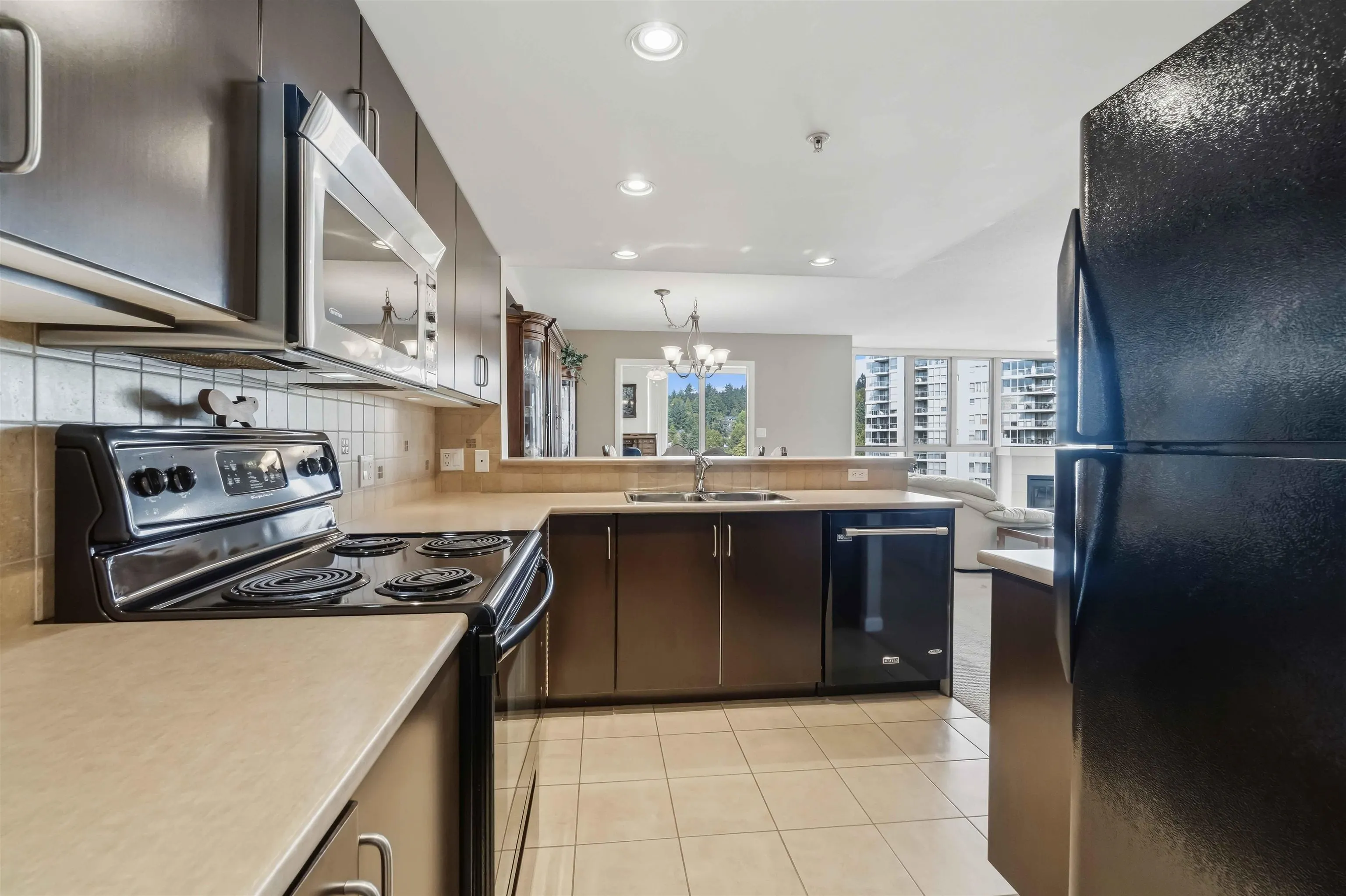 295 Guildford Way #1006