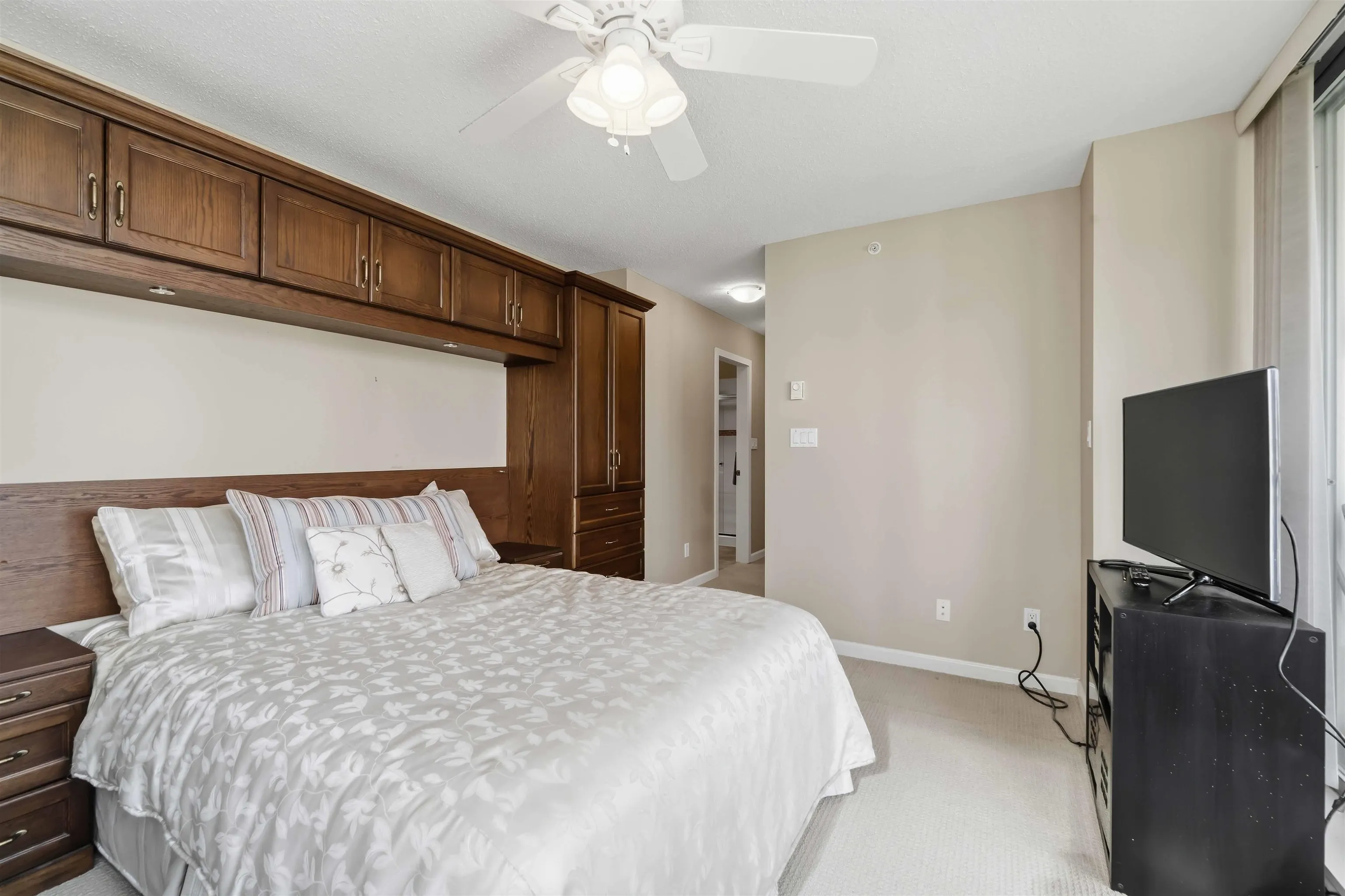 295 Guildford Way #1006