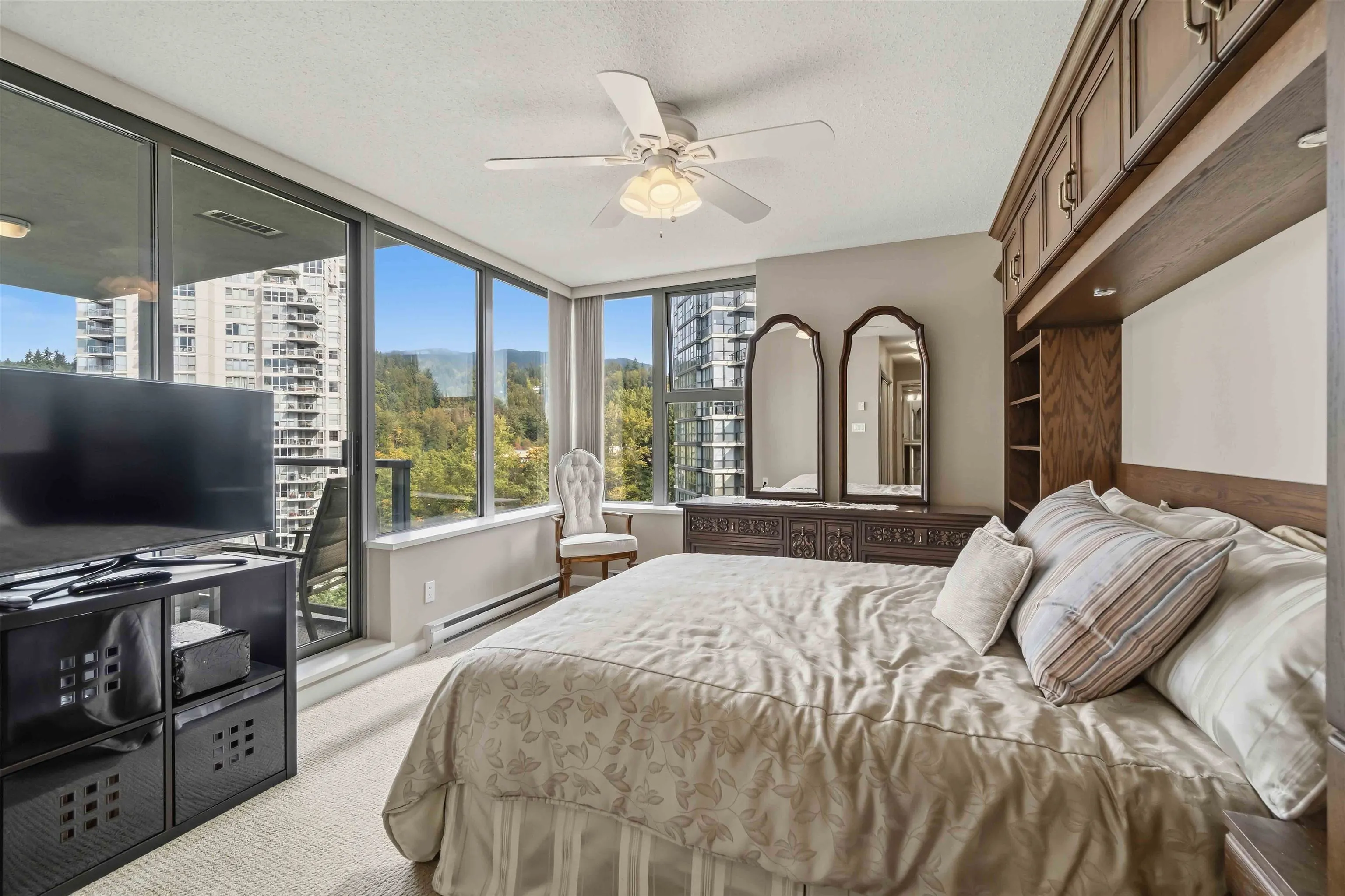 295 Guildford Way #1006