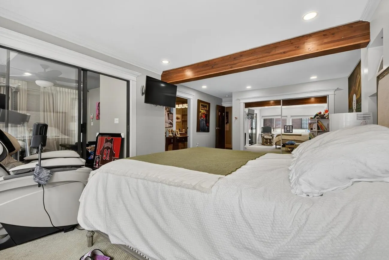 1052 Corona Crescent