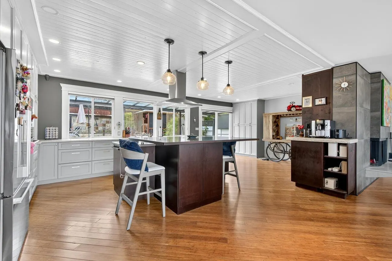 1052 Corona Crescent