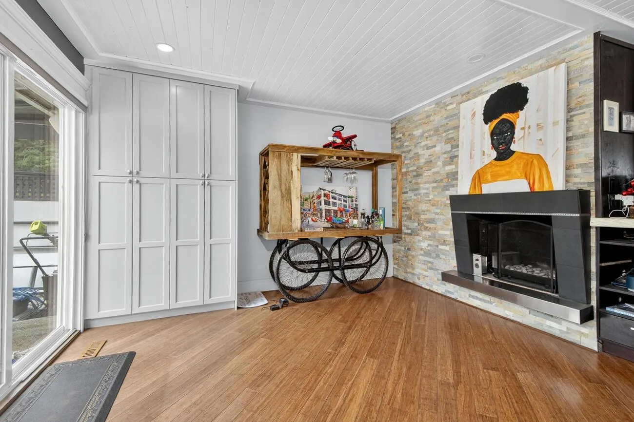 1052 Corona Crescent