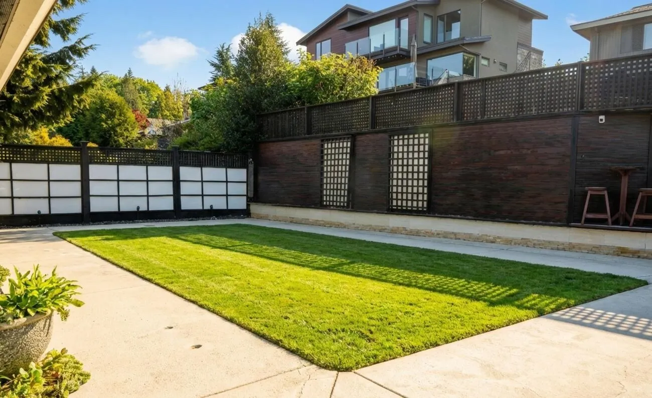 1052 Corona Crescent