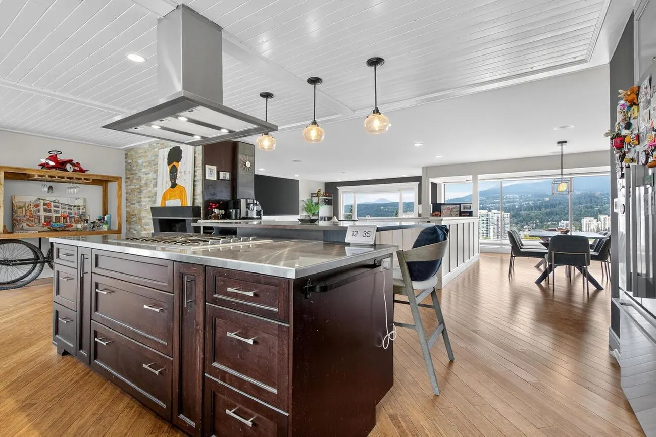 1052 Corona Crescent