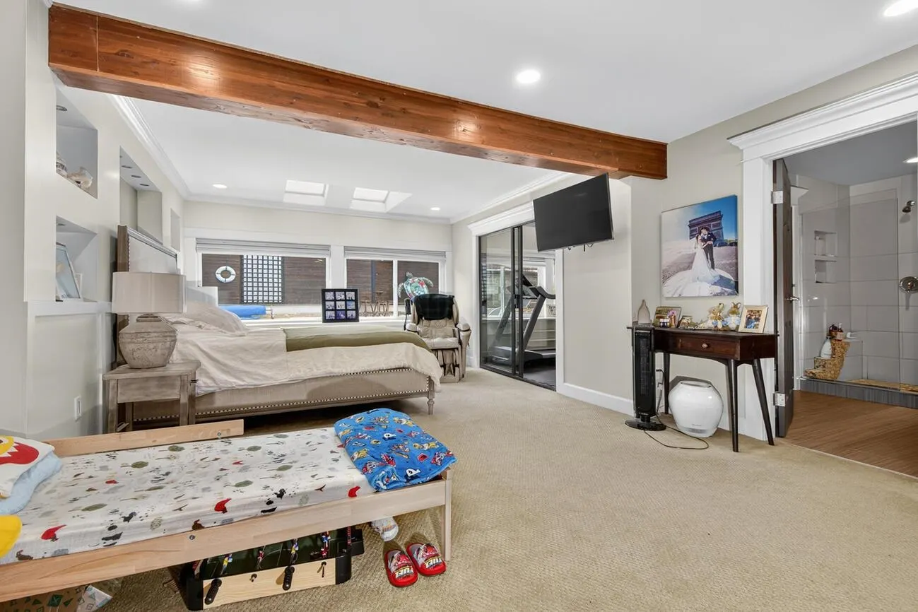 1052 Corona Crescent