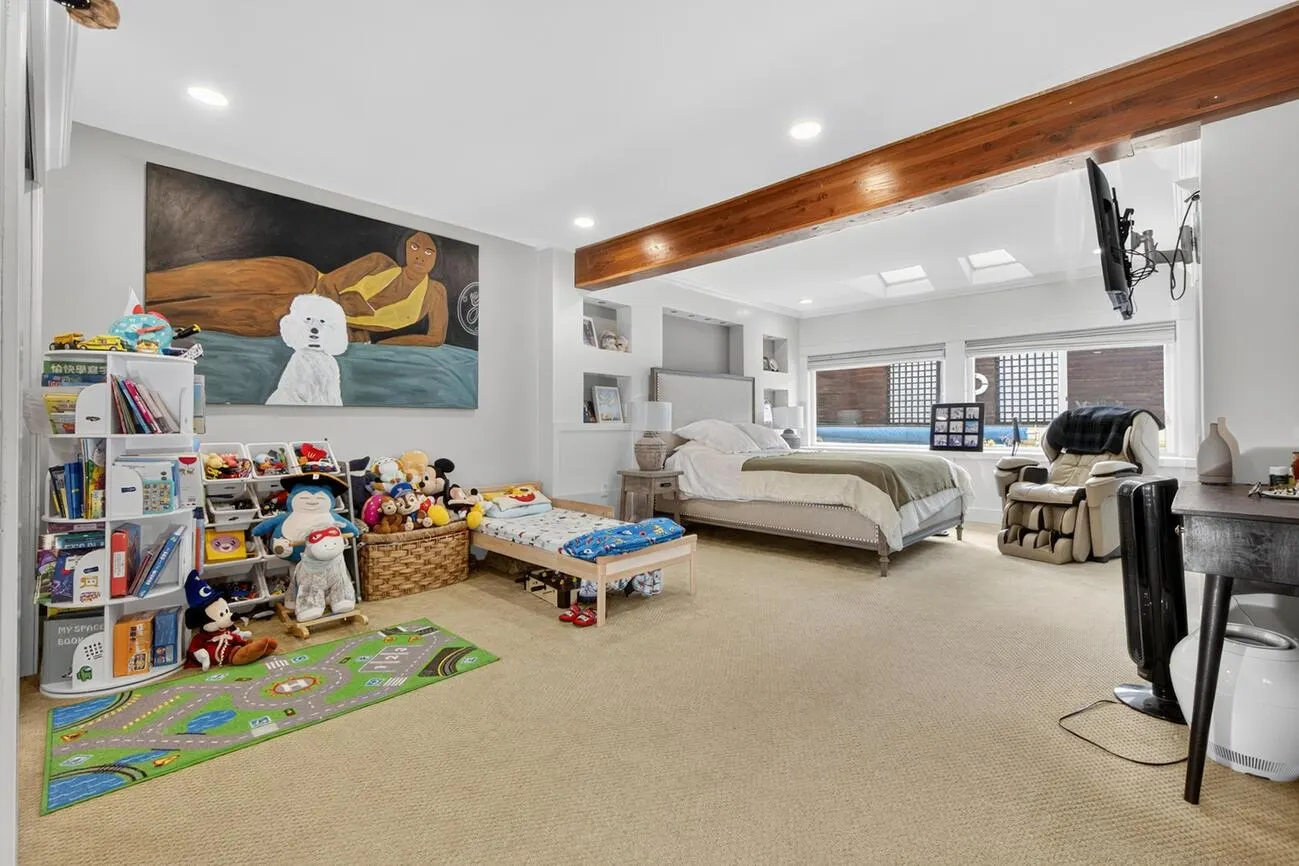 1052 Corona Crescent