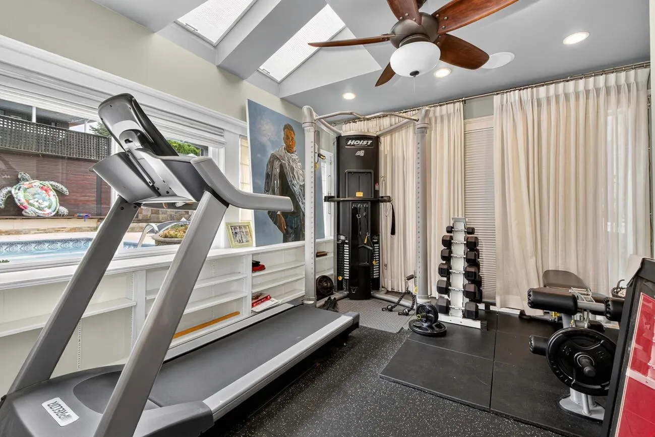 1052 Corona Crescent