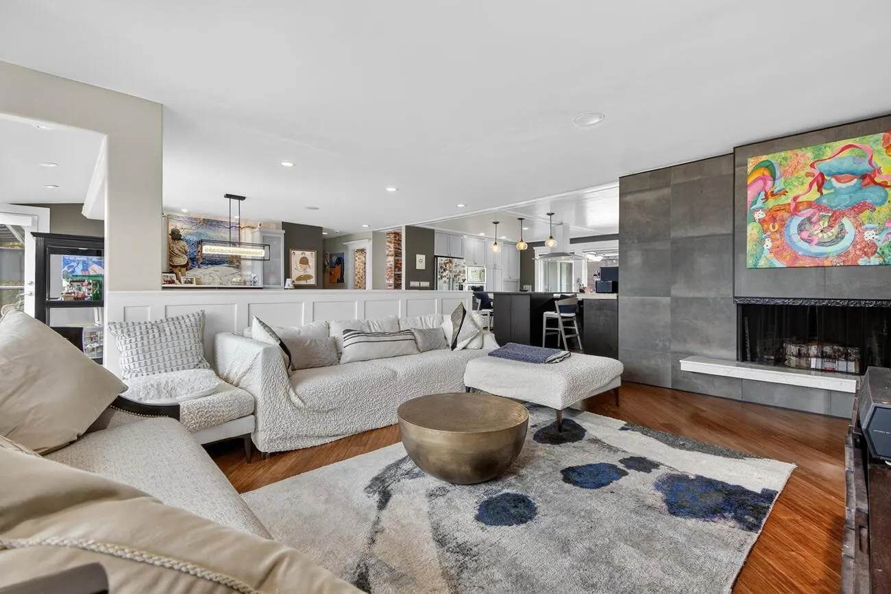 1052 Corona Crescent
