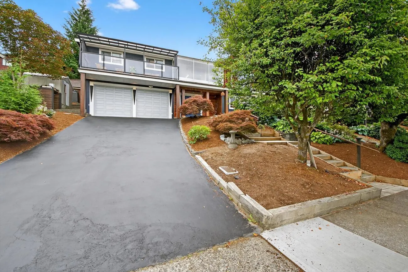 1052 Corona Crescent
